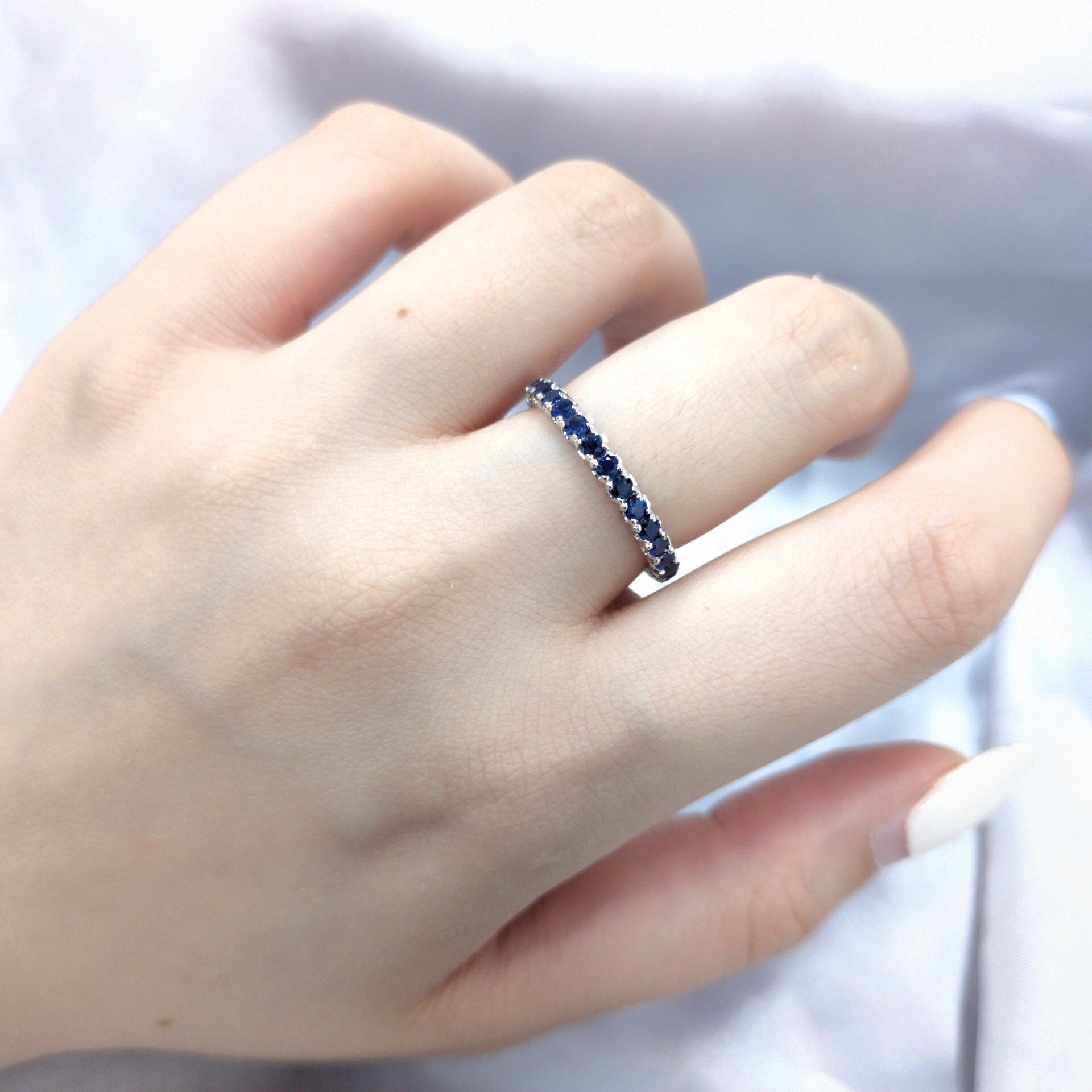 全新18K白金1卡多天然藍寶石全圈戒指