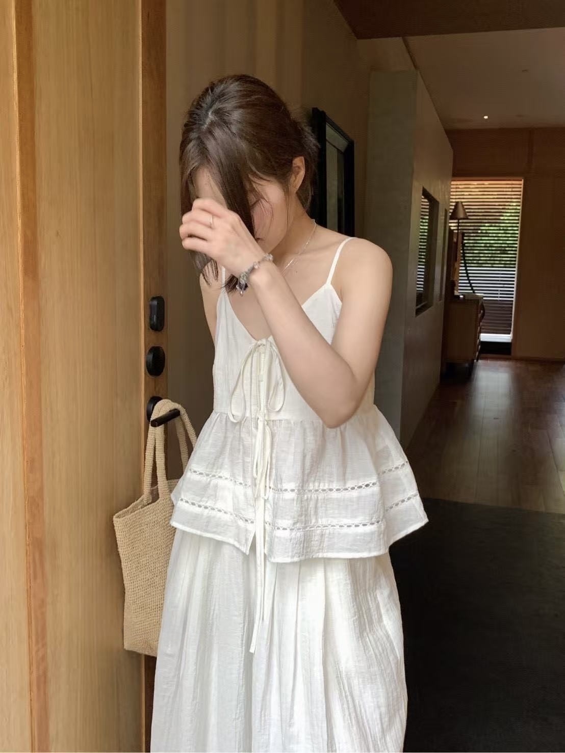 2128 甜美鏤空天絲背心