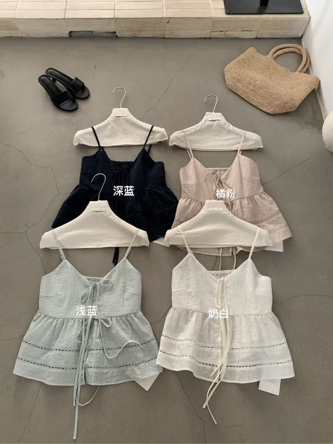 2128 甜美鏤空天絲背心