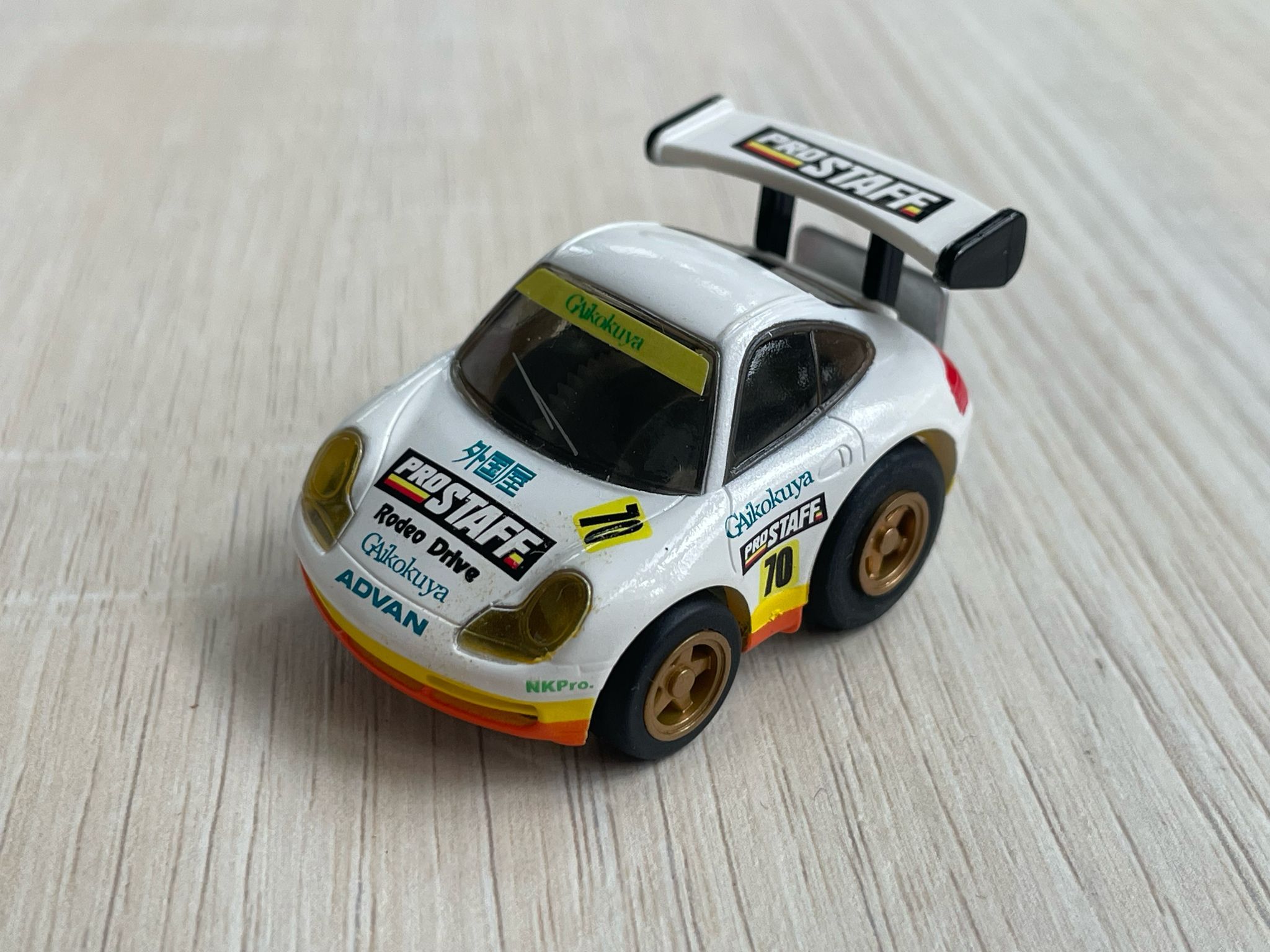 CHORO Q PORSCHE 911 GAIKOKUYA ADVAN NO.70
