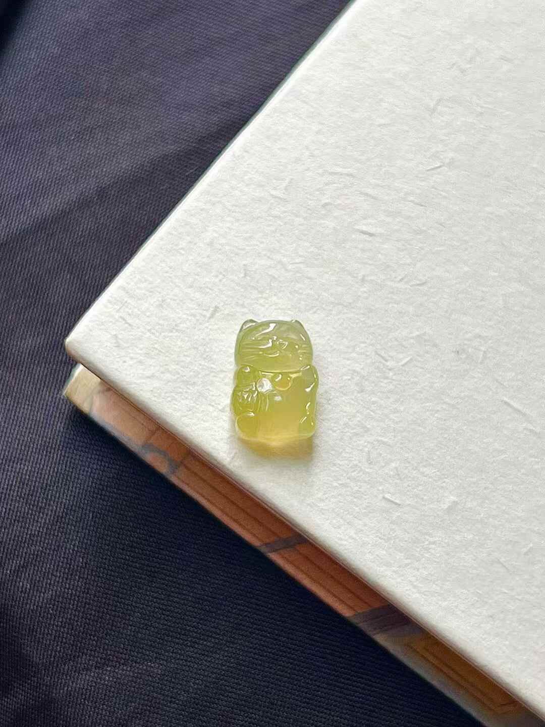 616339 翡翠黃翡貓