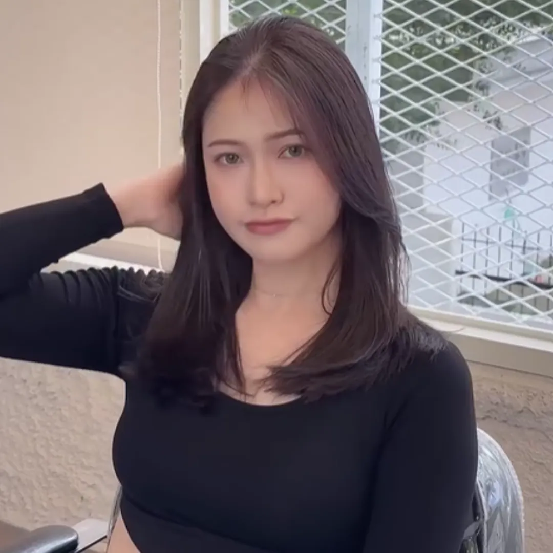 Collarbone-Length Low-Layer Cut / Work by Nina