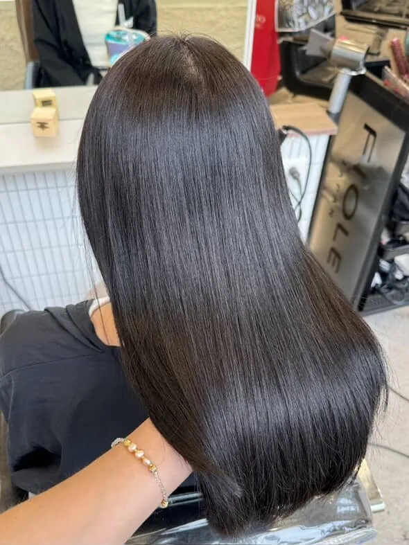 Mirror Coating Treatment Smooths the Frizz Moms Worry About / Work by Nina