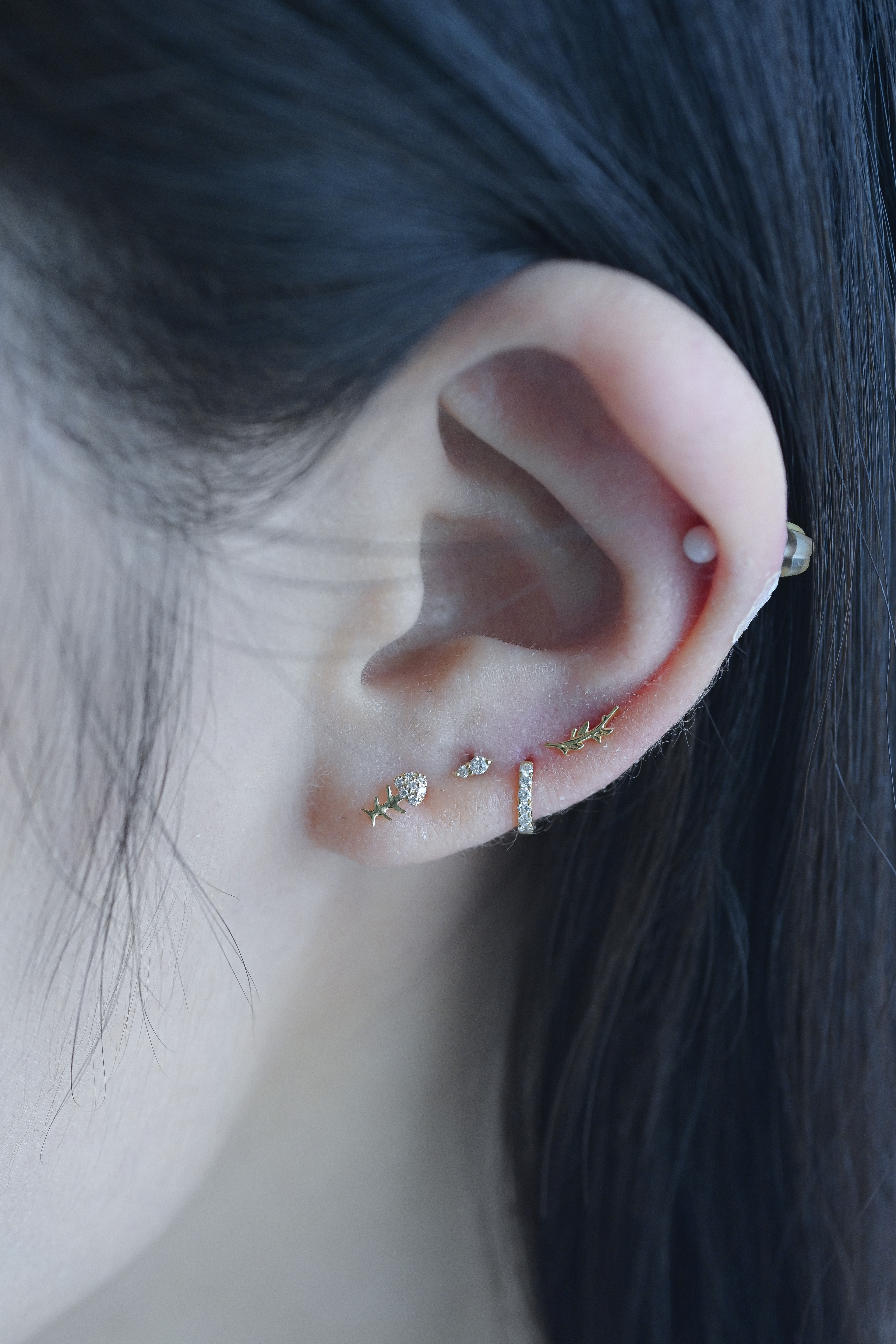 18K Fishbone Diamond Earring