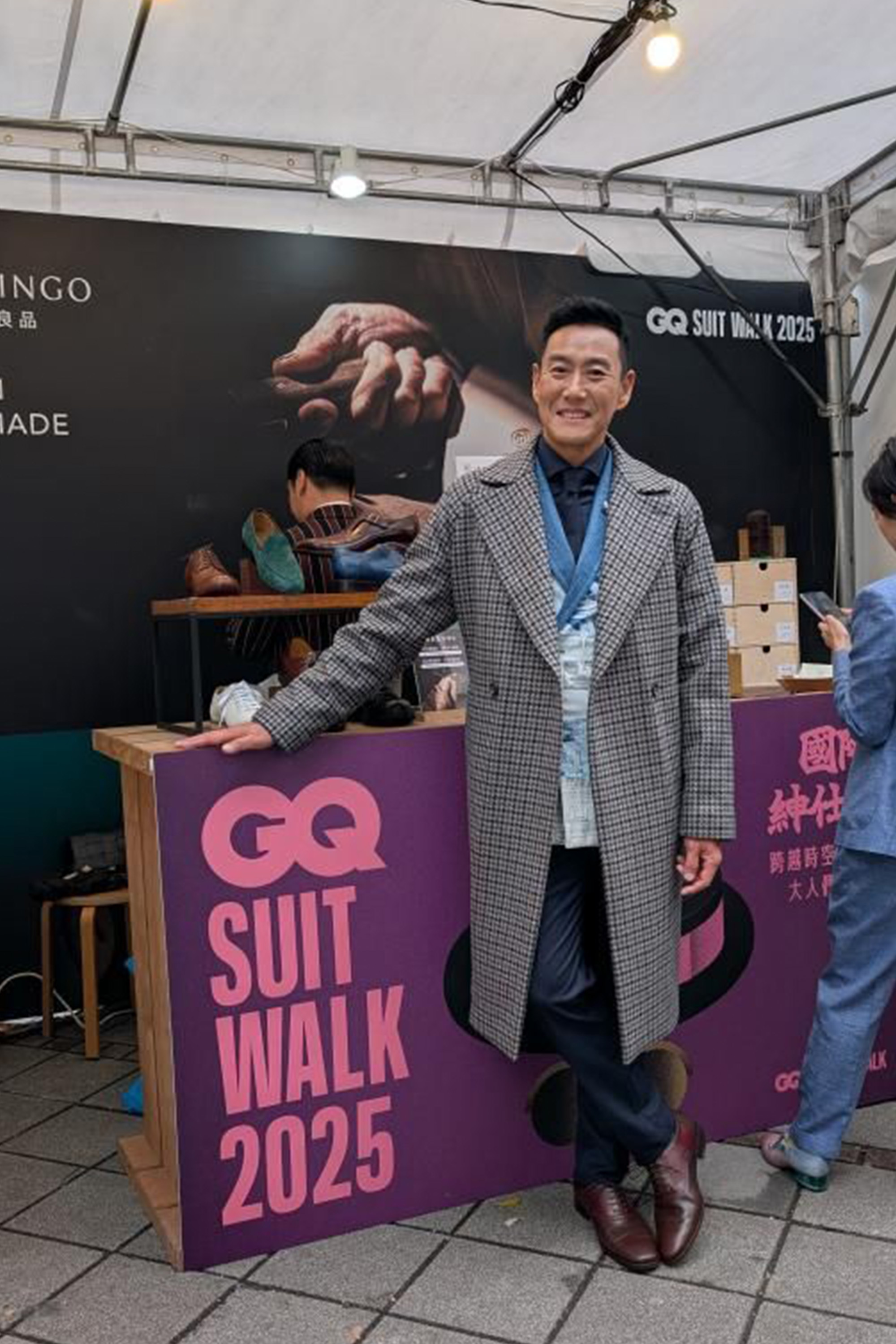 Tomo加賀美智久在2025 GQ suit walk 活動中穿上林果良品的皮革大底鞍部牛津鞋