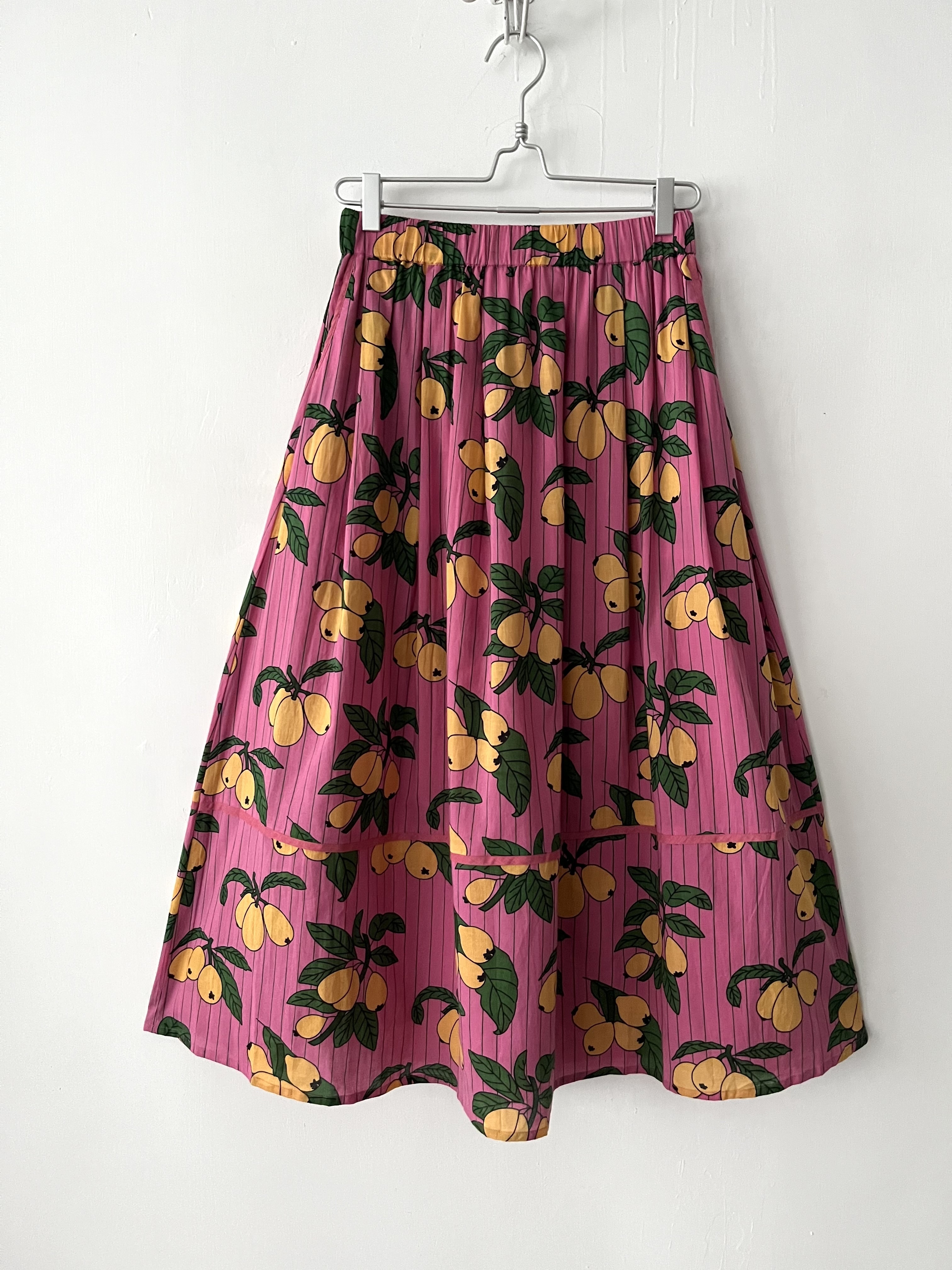 粉紅色枇杷果花裙