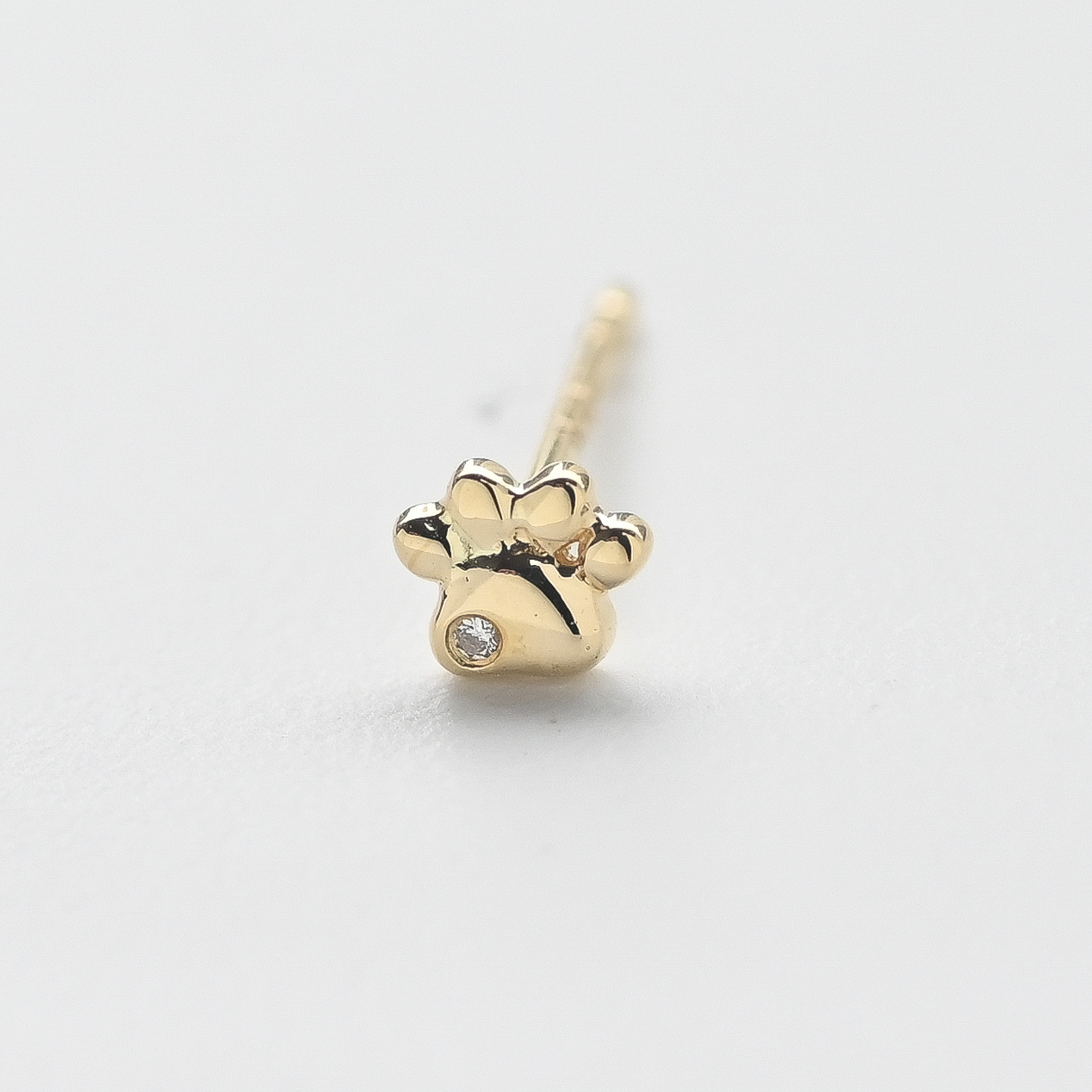 18K Dog Paw Diamond Earring