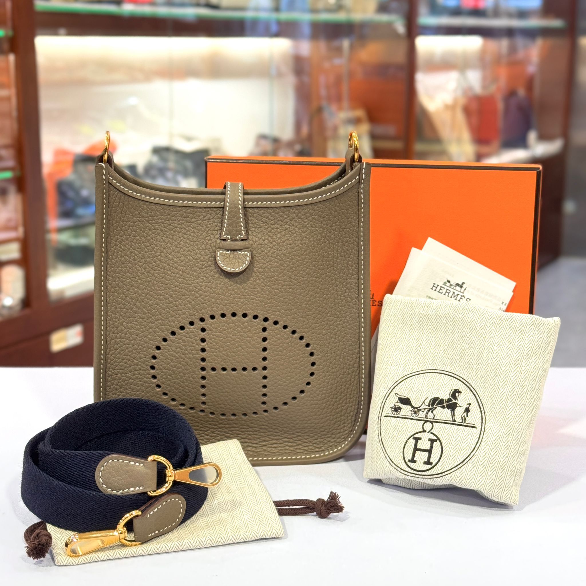 全新HERMES MINI EVELYNE 二代短帶K刻 18/ETOUPE GHW 大象灰TC皮/金扣 藍帶 #E16 #BRAND NEW #香榭站正品