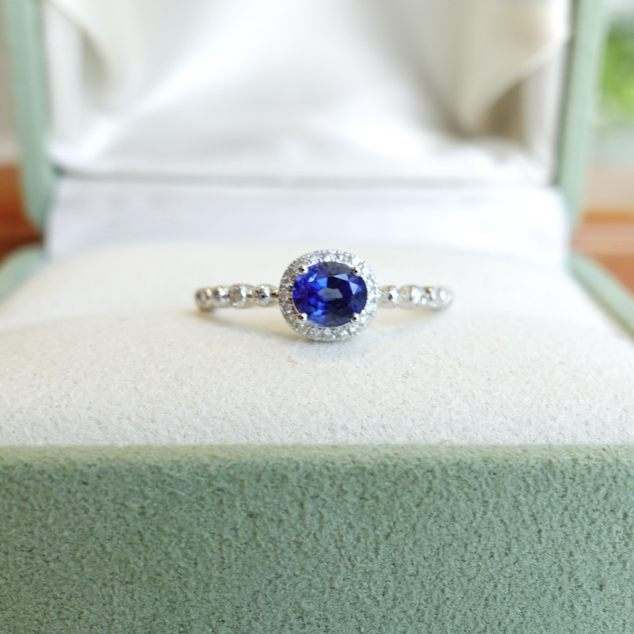 18K白金天然皇家藍藍寶石鑽石圍鑲復古戒指