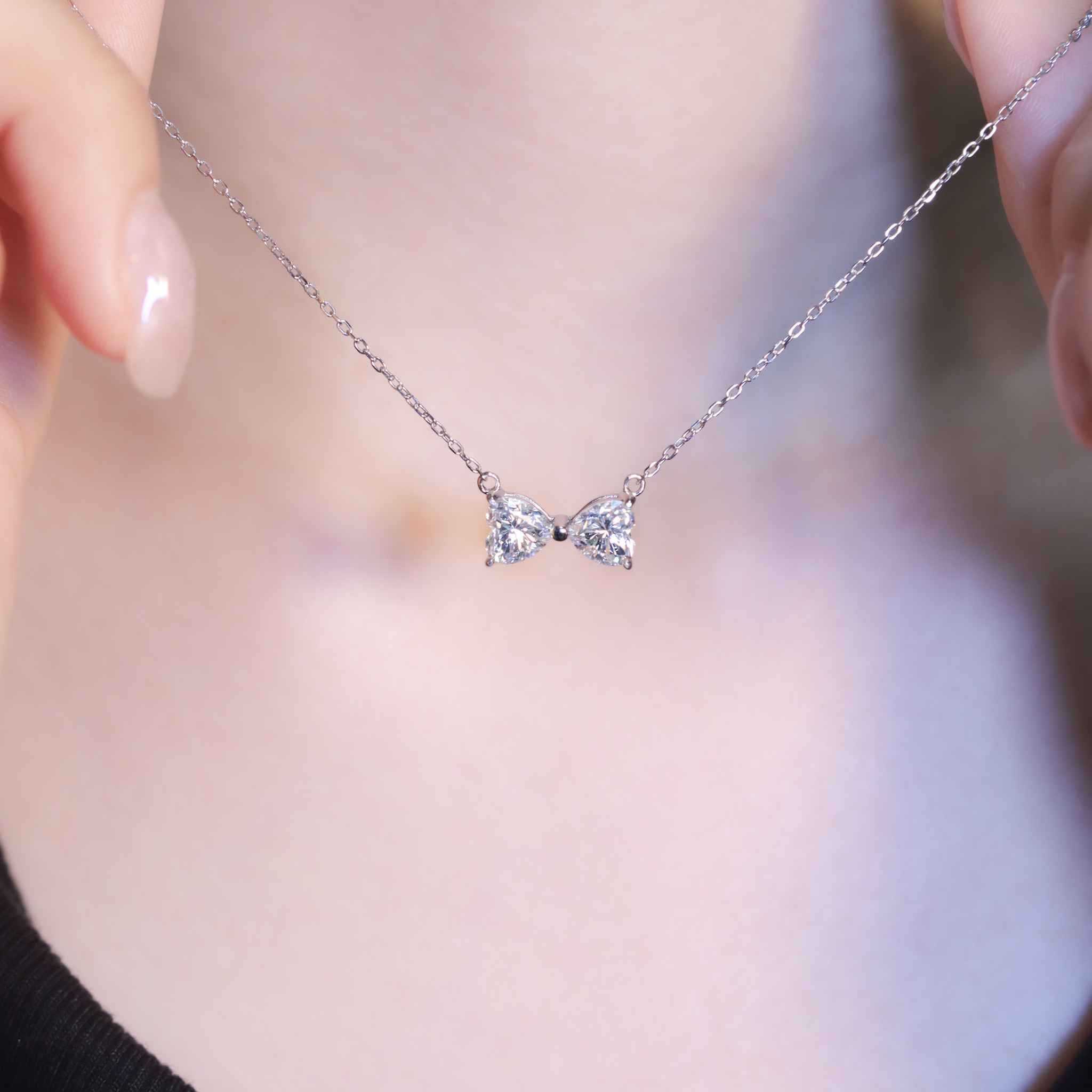 | 925純銀・厚鍍白金・莫桑石 | 鑽光蝴蝶結項鍊 | NE1429 |