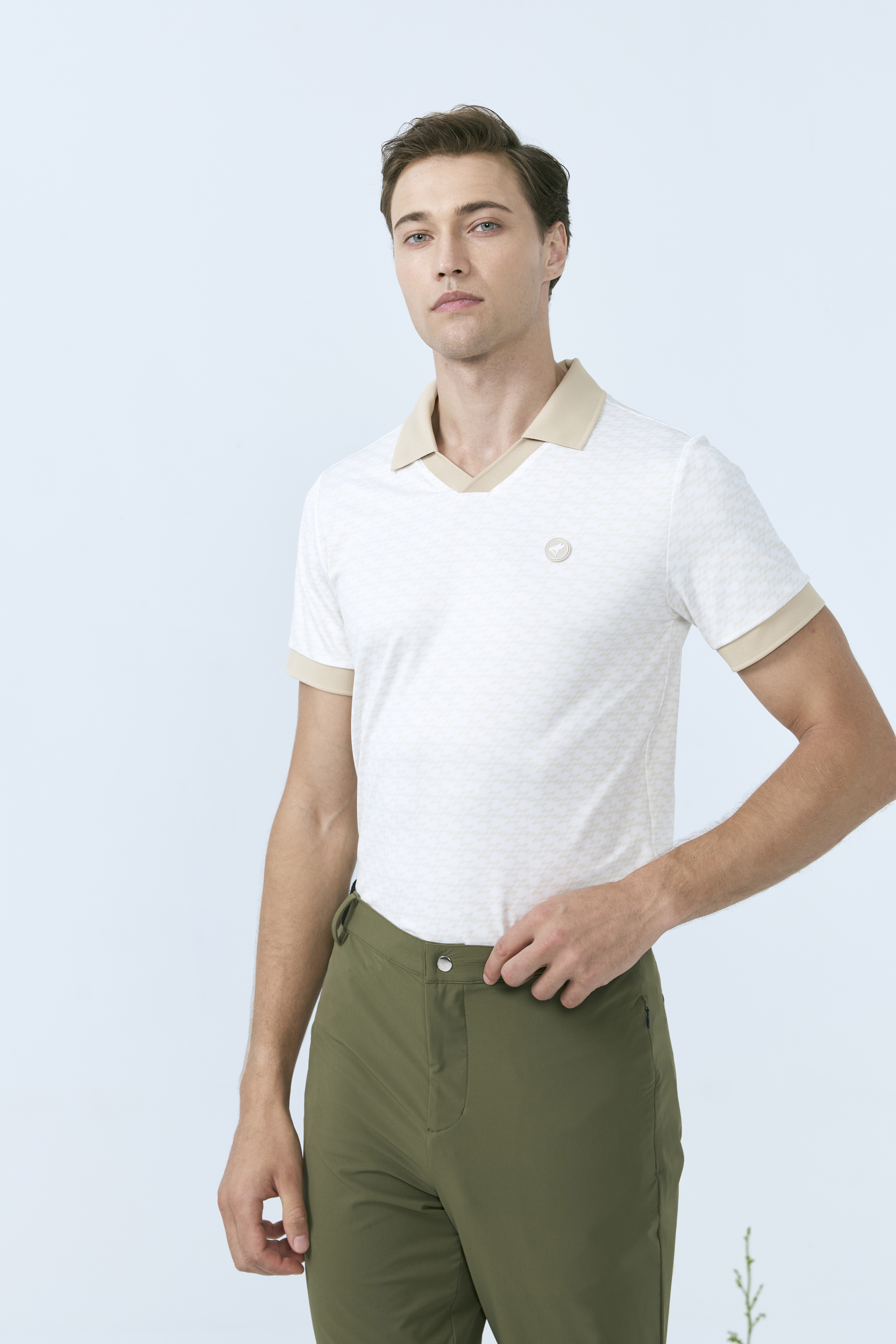 紐曼印花男衫-復古米白