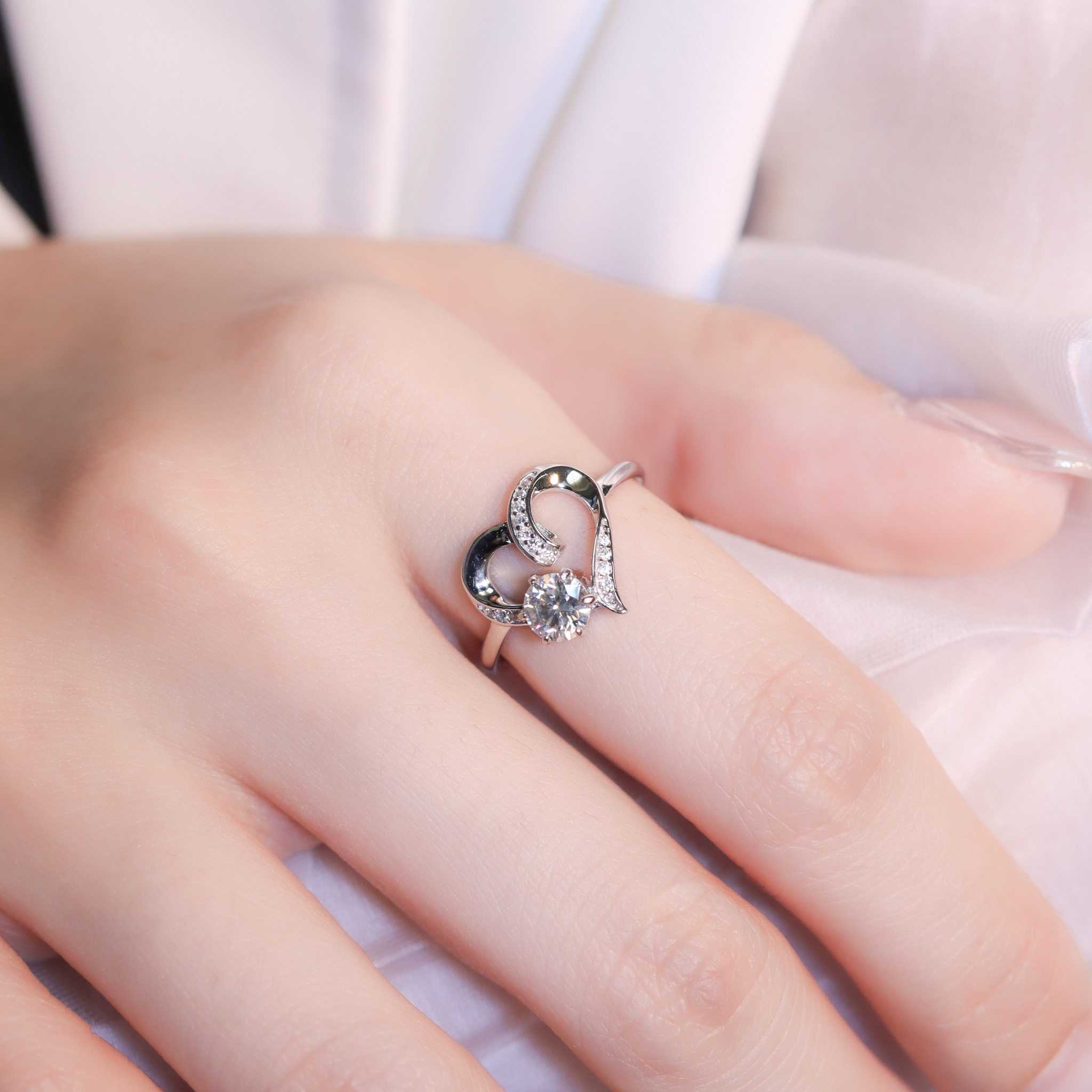 | 925純銀・厚鍍白金・莫桑石 | 心底的愛意戒指  | RI0905 |