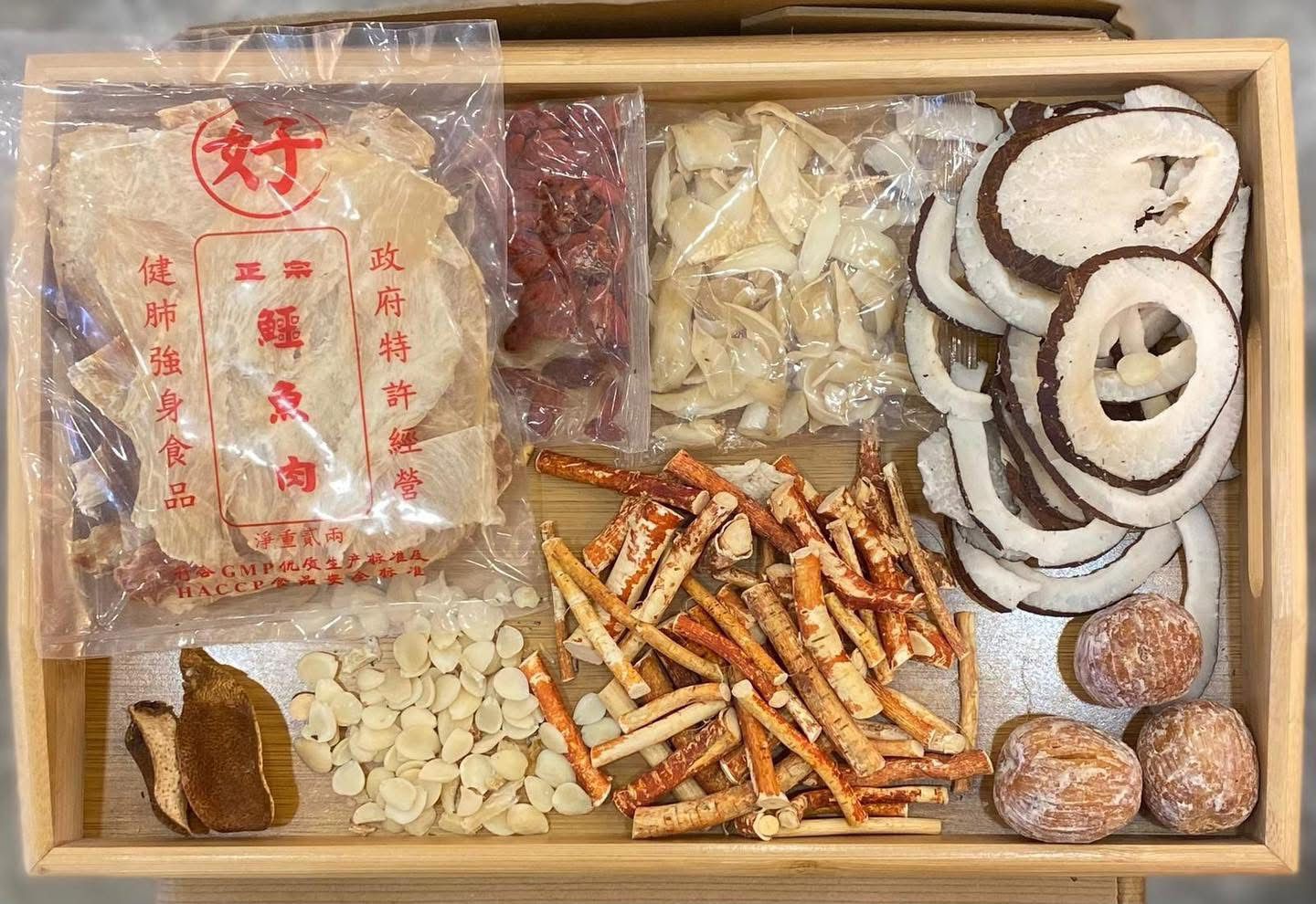 鱷魚肉椰子百合五指毛桃補 肺湯