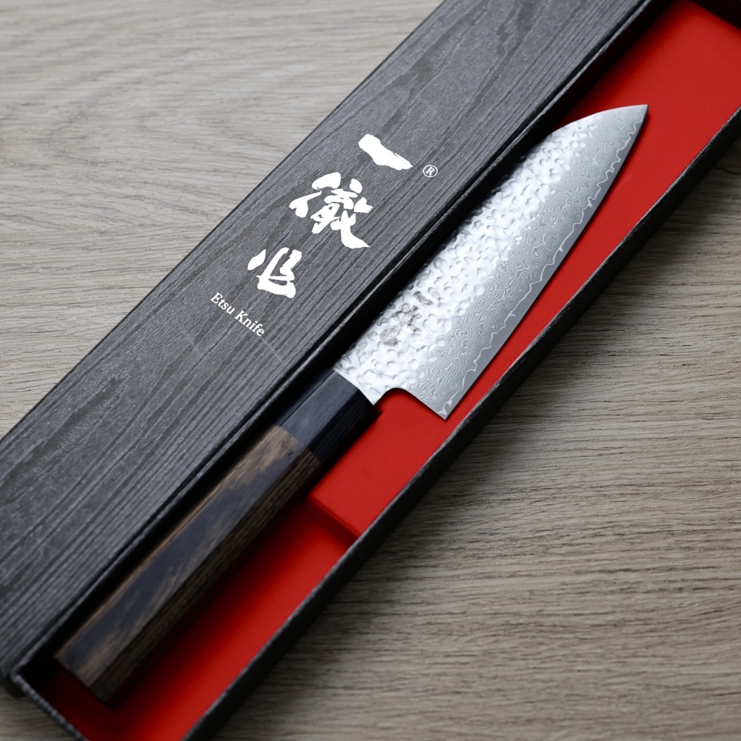 一徹 小三德 130mm VG10鋼 33層鎚目大馬士革