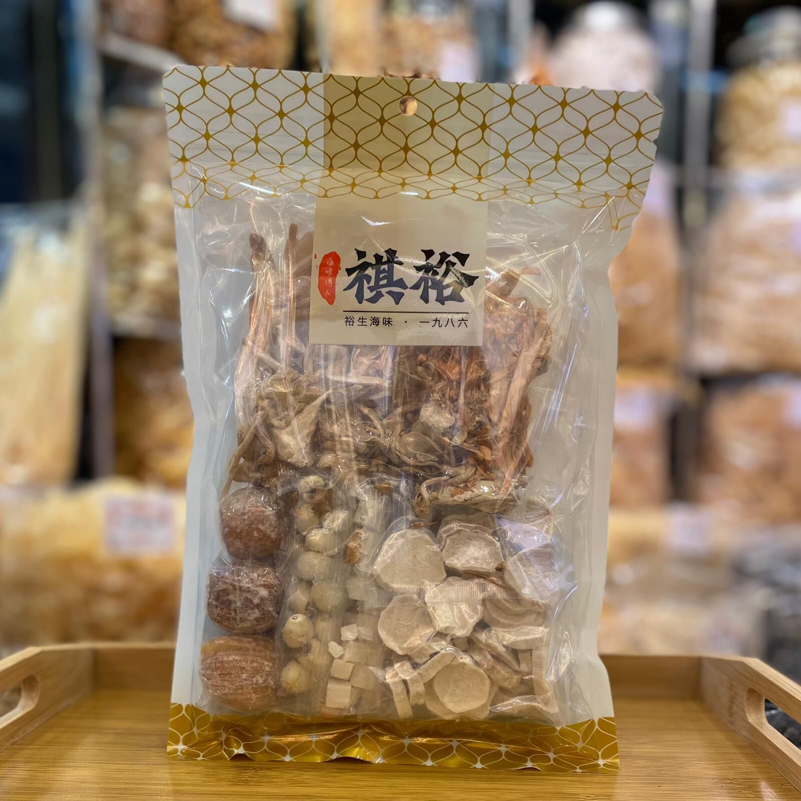 沙蟲乾雞油菌蟲草花雲苓蓮子湯