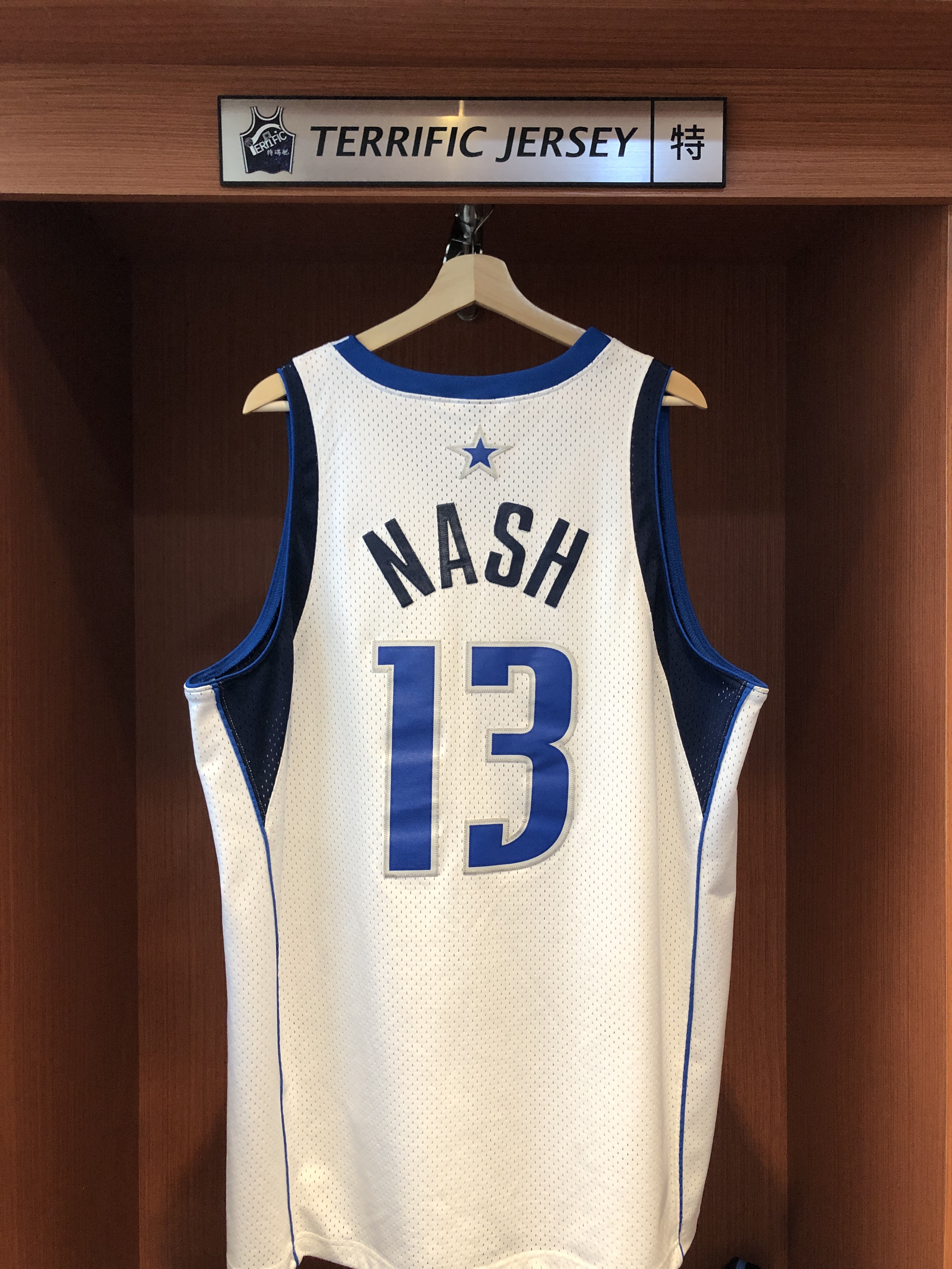 NBA球衣 二手 Steve Nash 小牛主場白 Nike Swingman 球迷版 電繡 衣況如圖 請詳細參閱