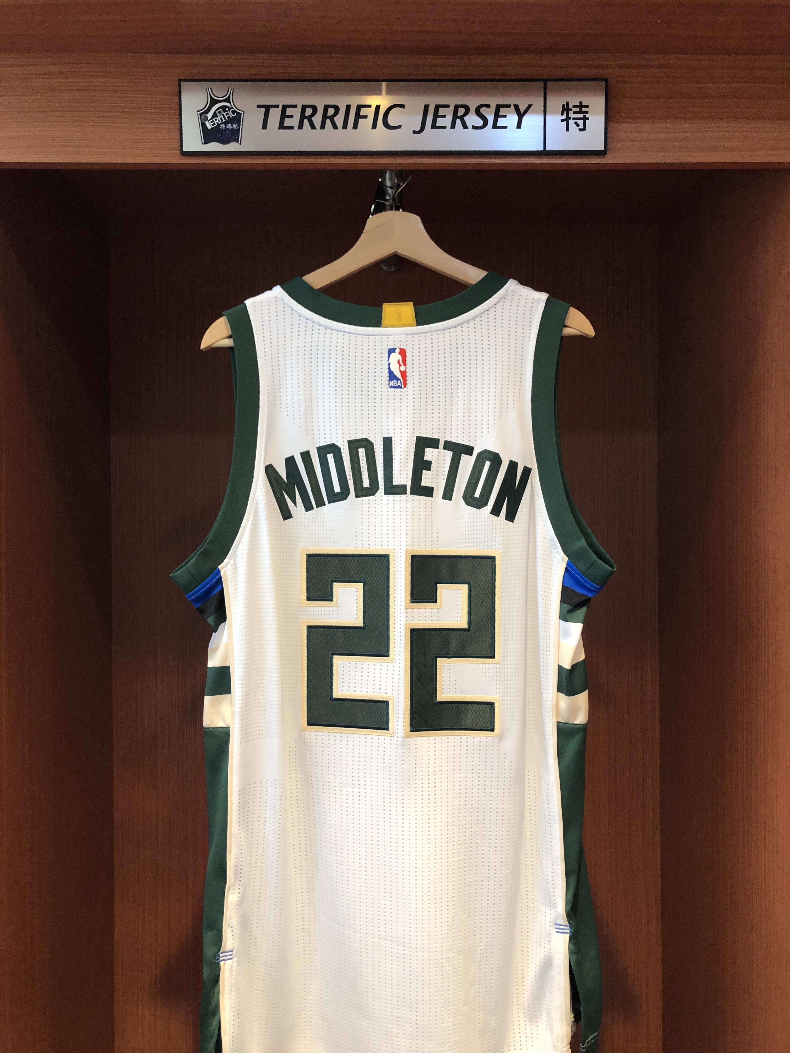 NBA球衣 二手 Kris Middleton 密爾瓦基公鹿 主場白 Adidas Authentic 球員版 電繡 衣況如圖 請詳細參閱
