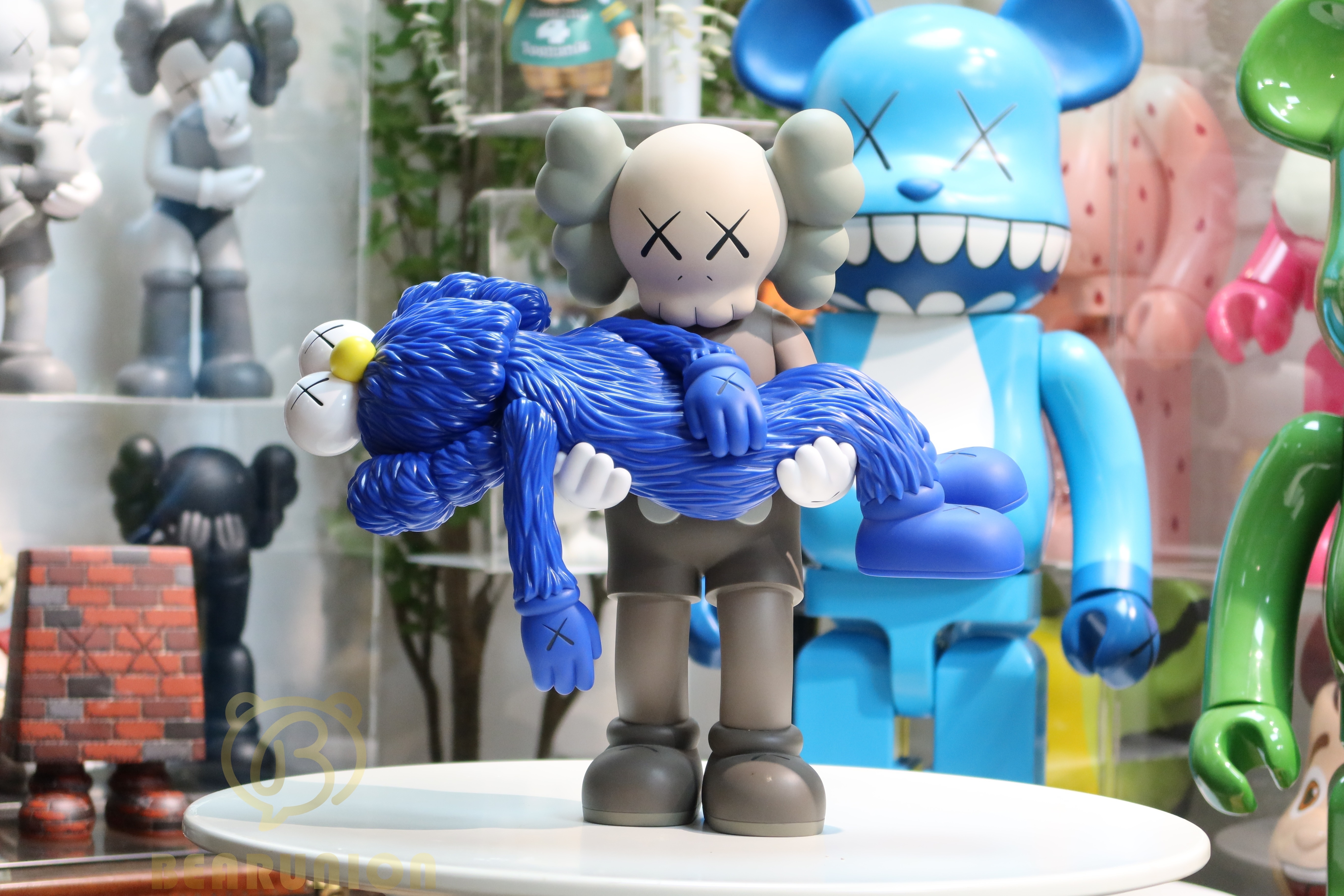 🥇現貨🥇 KAWS GONE Vinyl Figure Brown