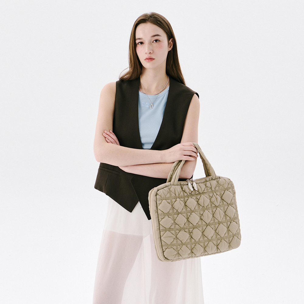 [01/12 - 14/12] CARLYN Zena Laptop Pouch 15inch W75133020