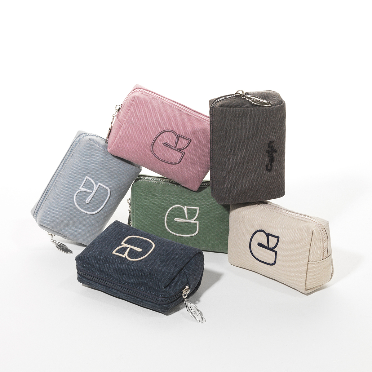 [01/12 - 14/12] CARLYN New Logo Pouch W75132010