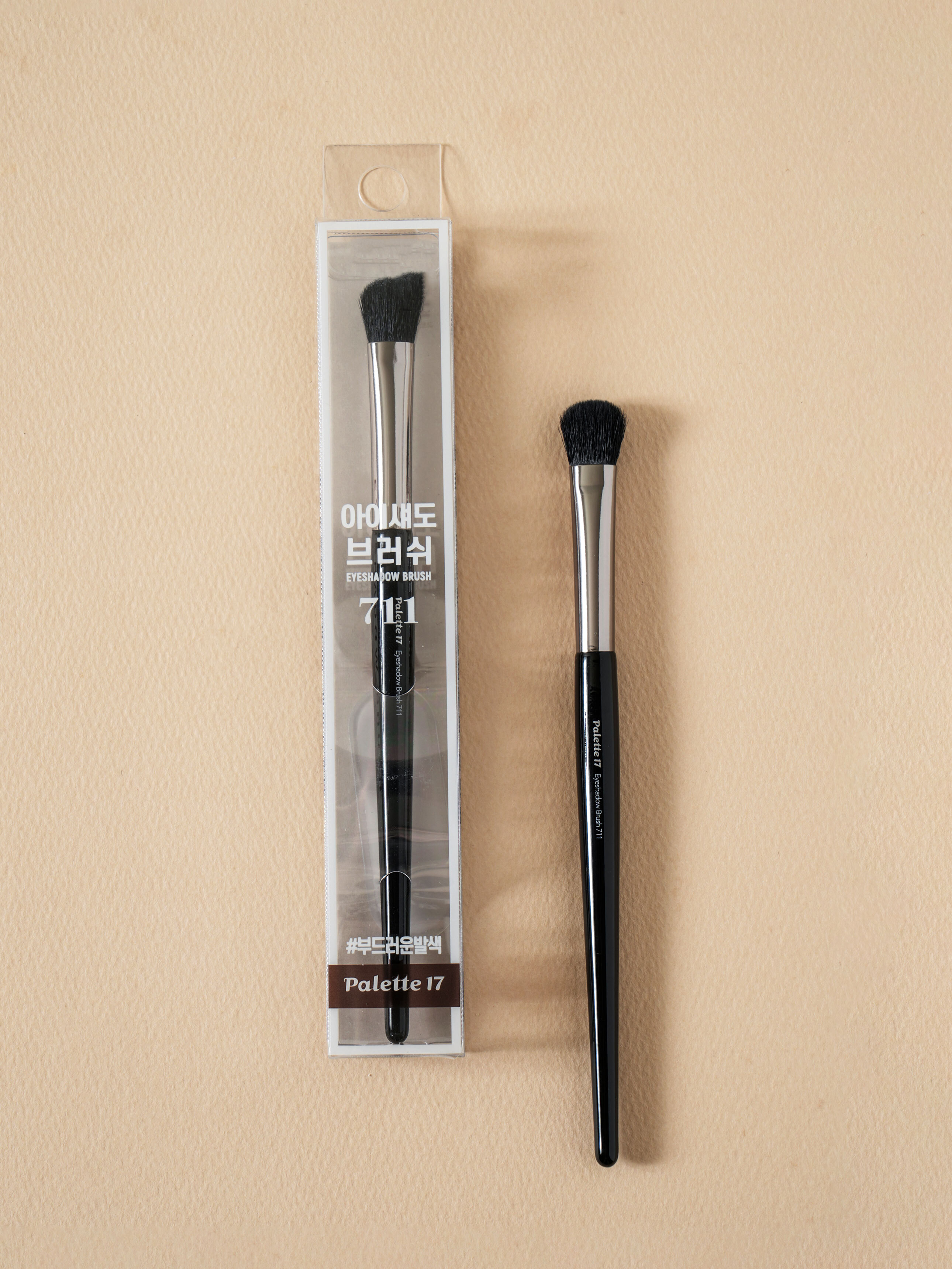 Palette17 by Studio17 Eye Shadow Brush 711