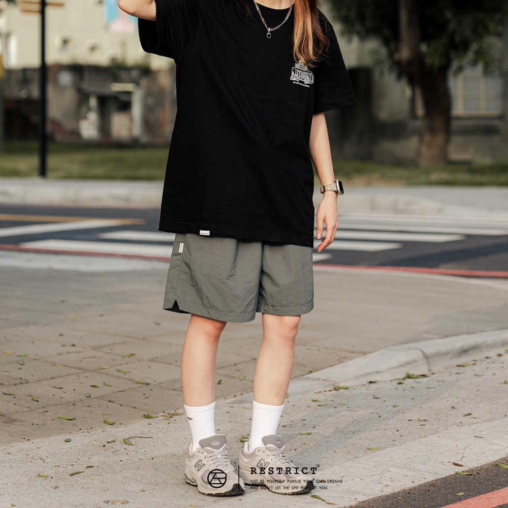 RESTRICT® MADE 簡約輕便防潑水短褲