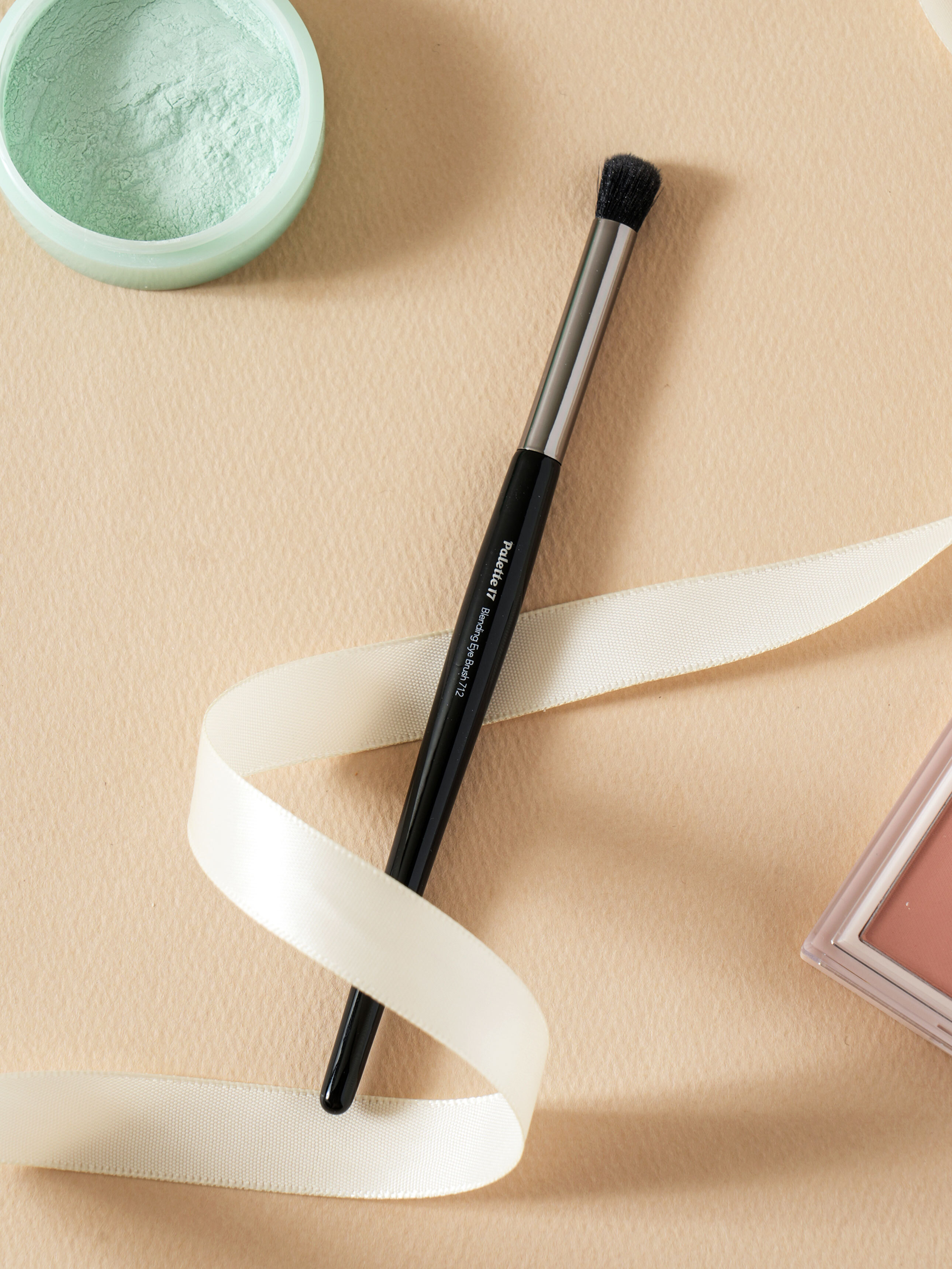 Palette17 by Studio17 Blending Eye Brush 712