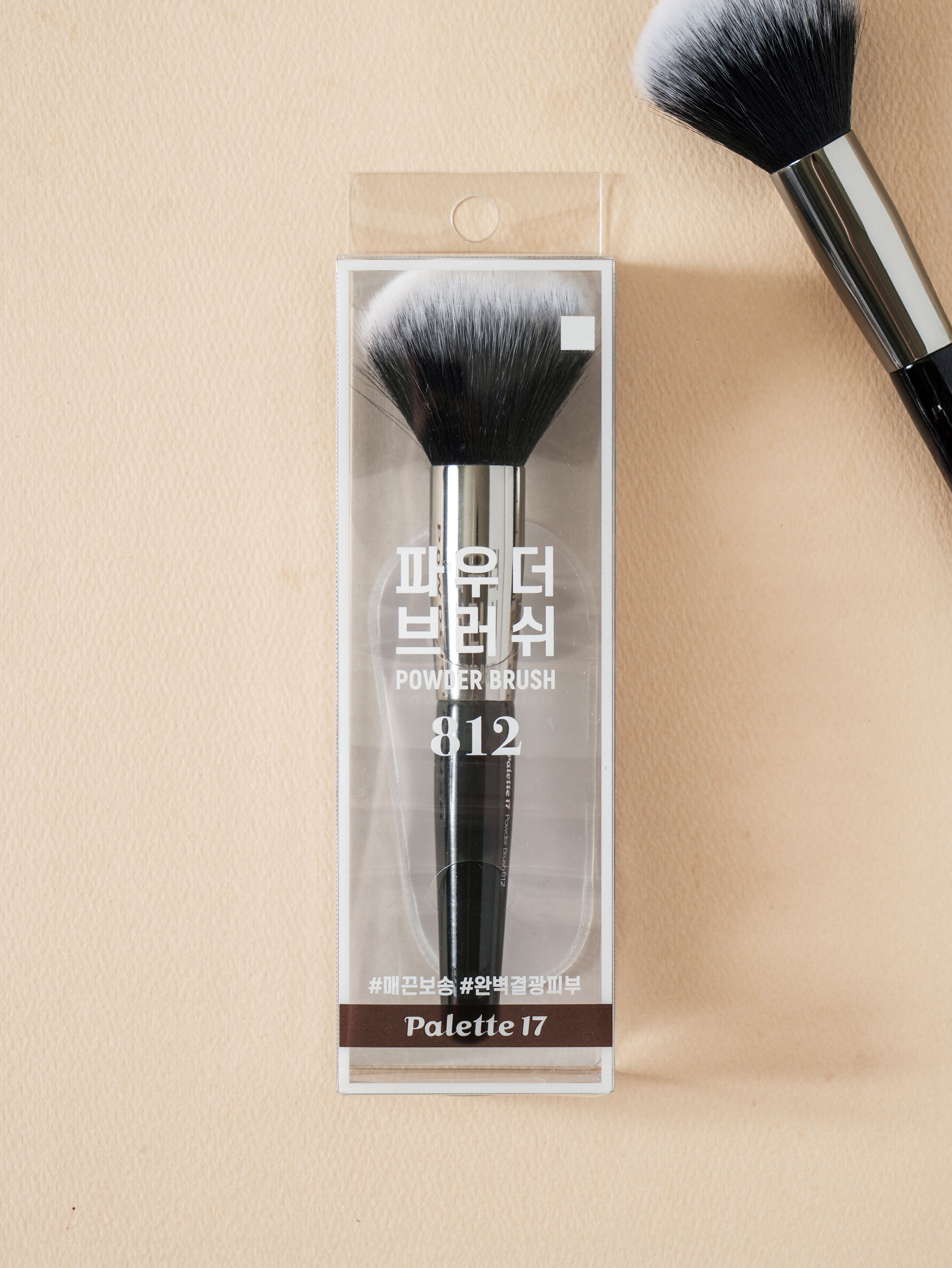Palette17 by Studio17 Powder Brush 812