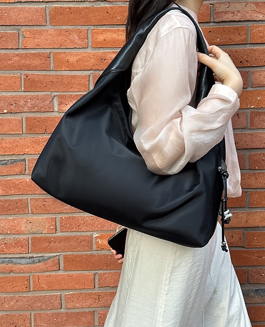 LOEUVRE Tour Hobo Large