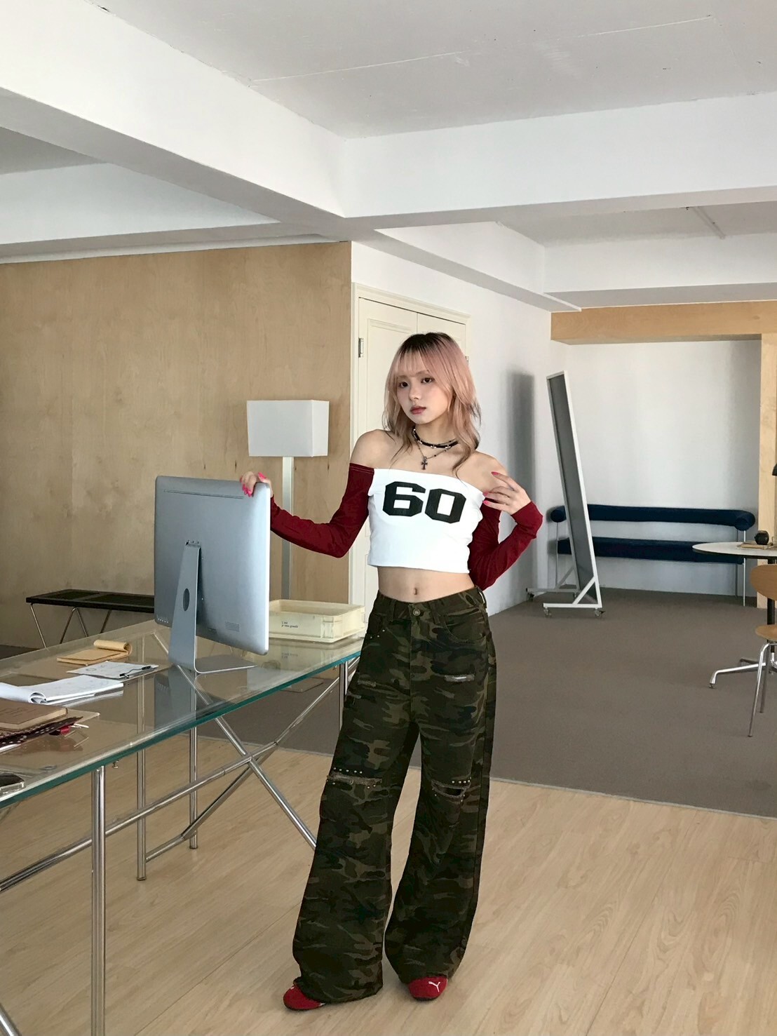 不帥不穿 迷彩刷破卯丁直筒牛仔褲