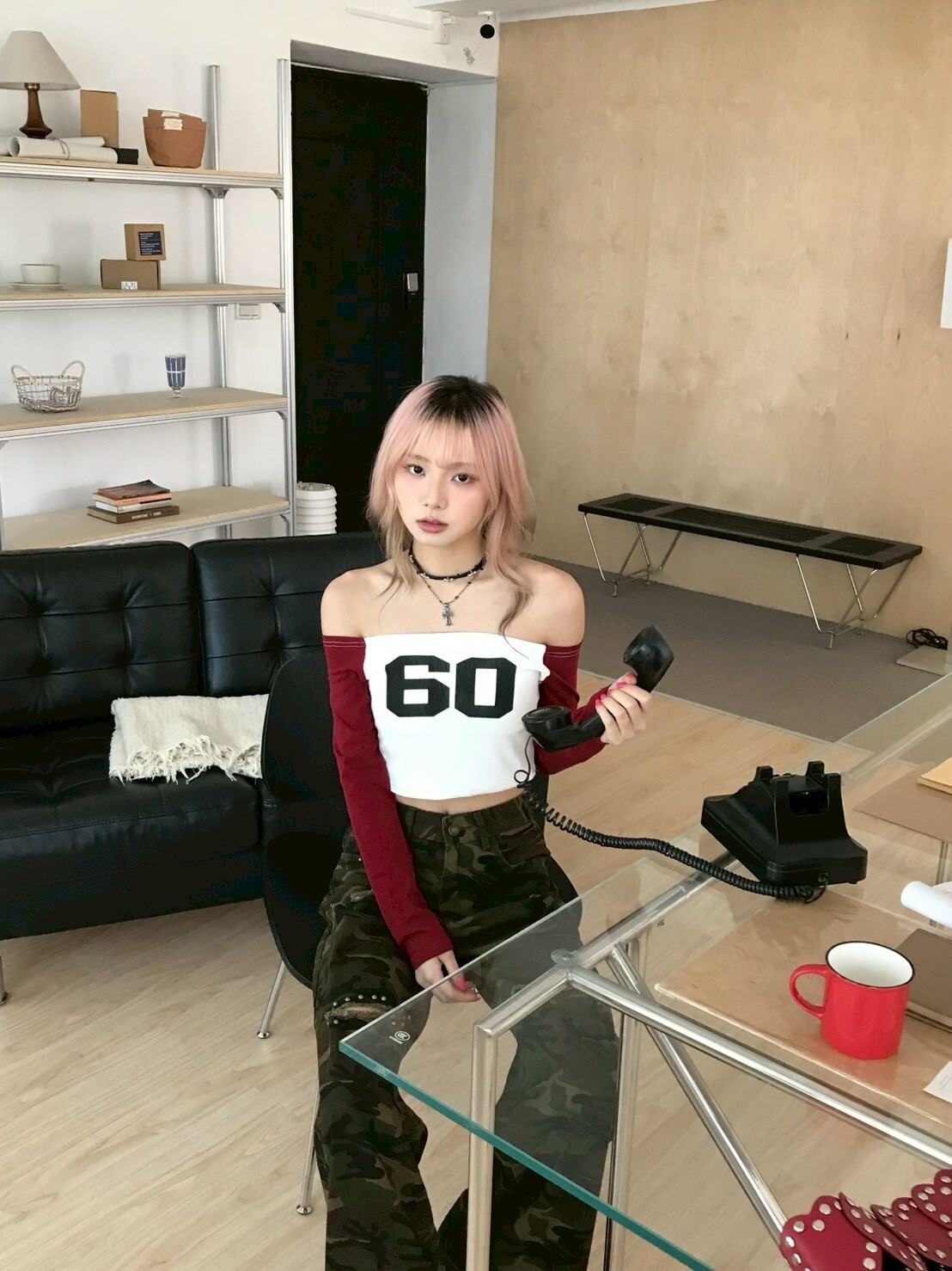 美式撞色 紅色一字領短版長袖