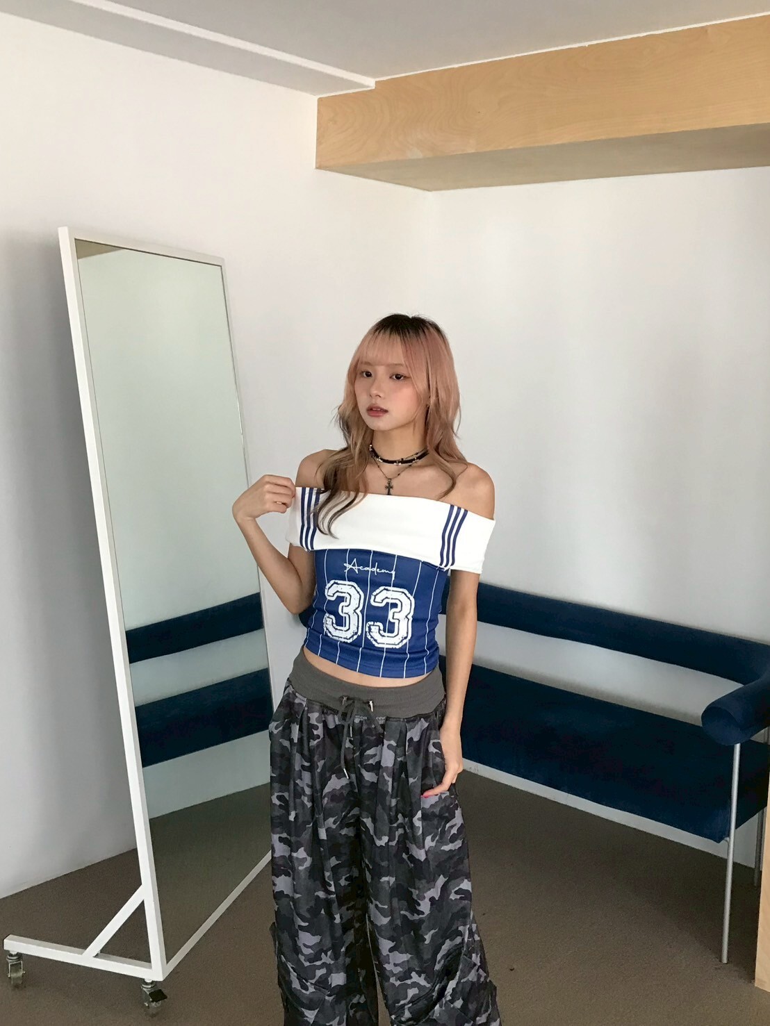 33號足球寶貝 撞色一字領短版球衣