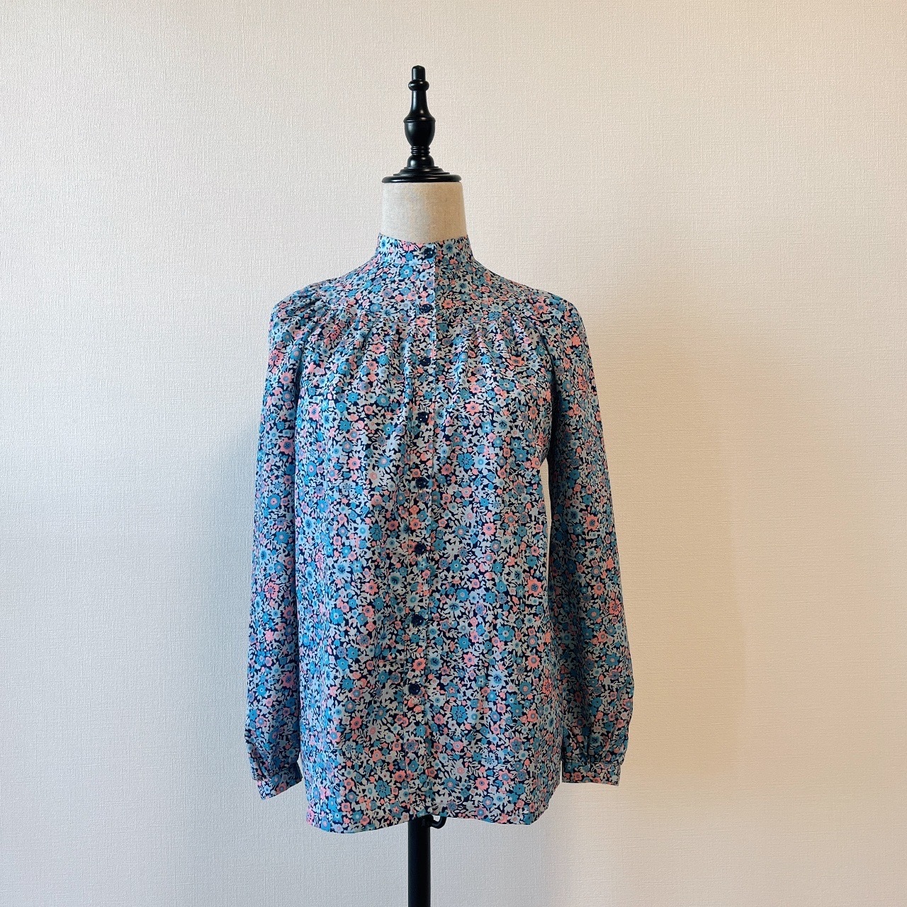 藍色小碎花長袖上衣