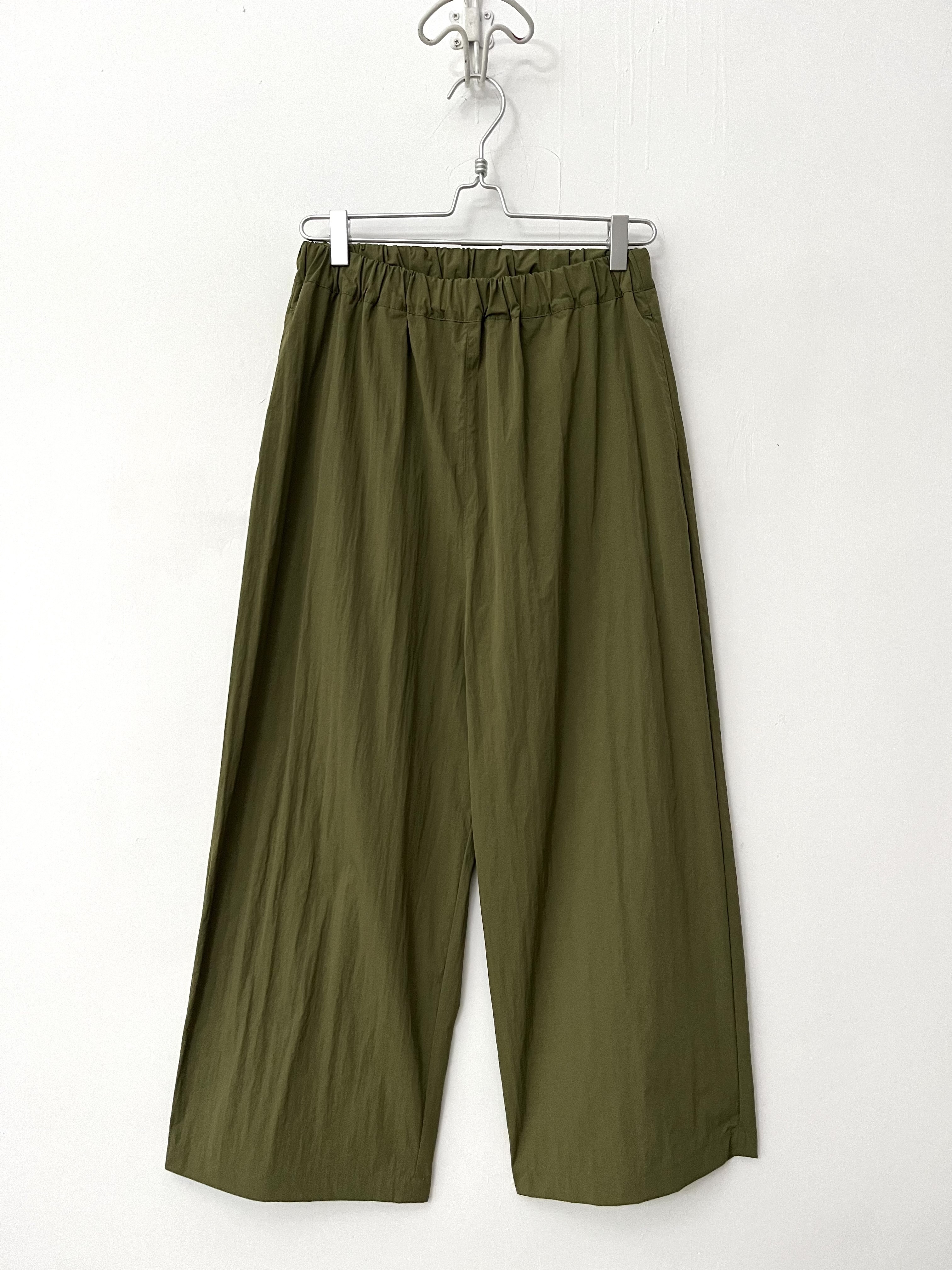 綠色跣水直腳褲