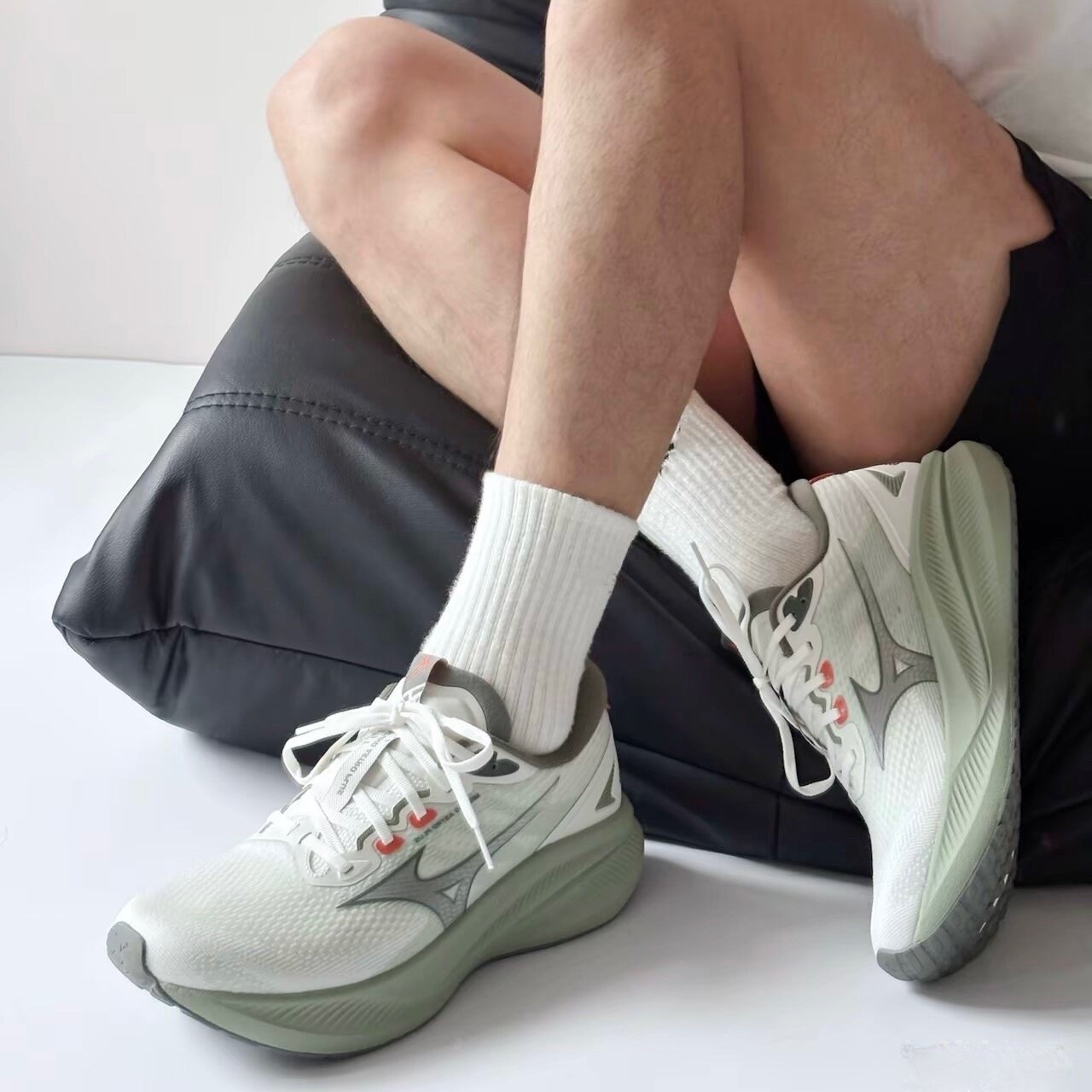 Mizuno 美津濃 Astro Plus II HOKA平替 厚底緩震 全黑武士 灰銀 香檳白 白銀 y2k 男女同款 復古休閒慢跑鞋 D1GH251101-03-05