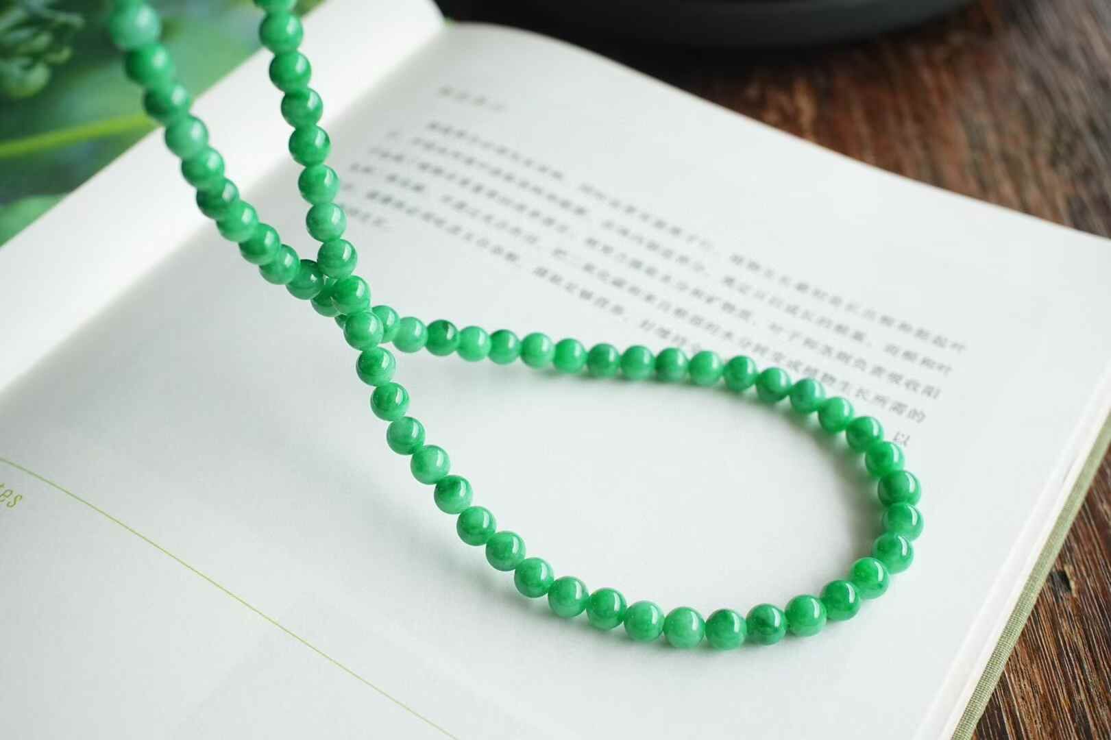 616853 翡翠正陽綠珠鏈 (5.5-5.6mm直徑)