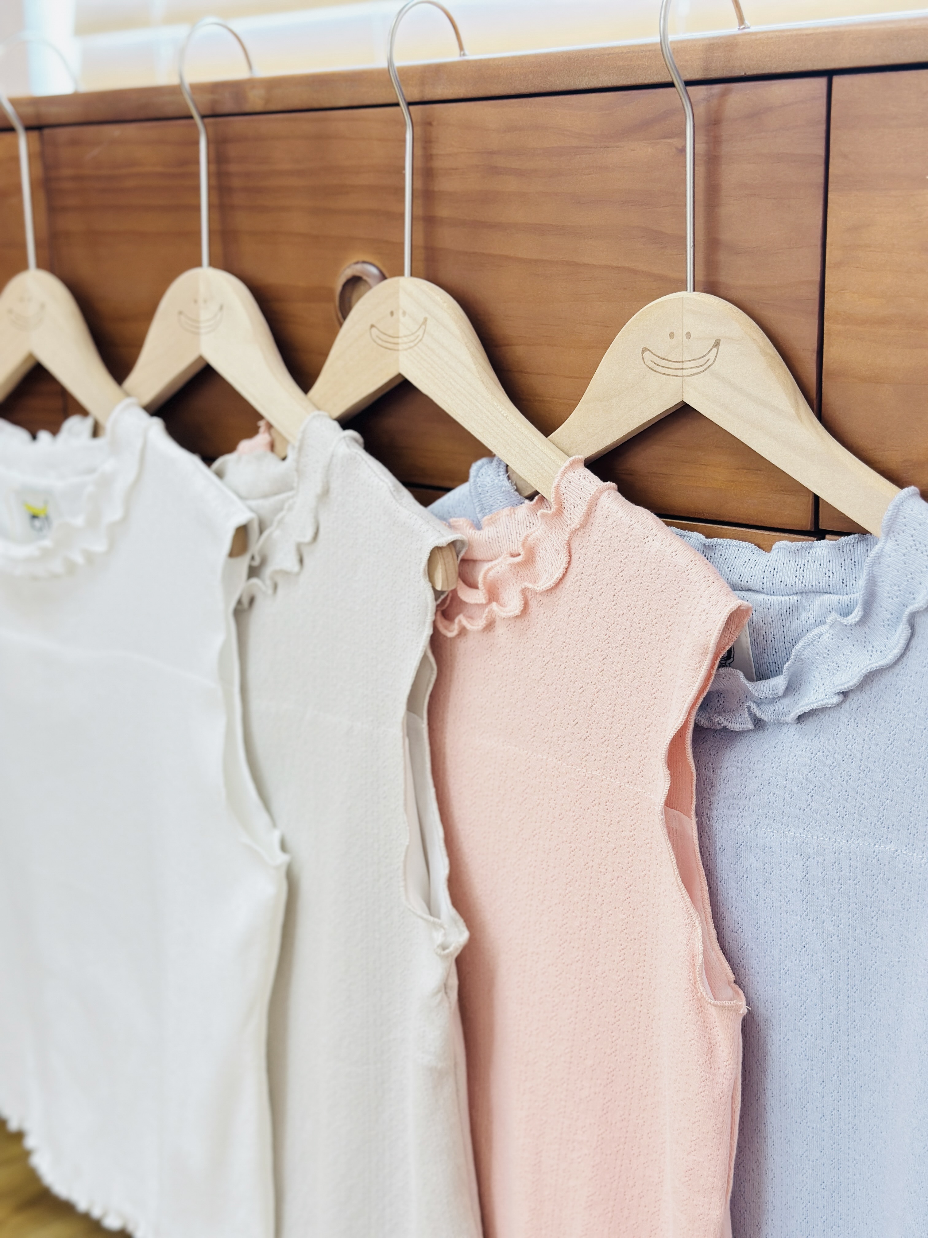 四色 / 雙層滾邊領暗花背心 / Double Ruffle Stand Collar Jacquard Tank Top