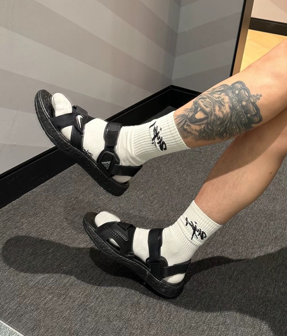 男女鞋 NIKE ACG AIR DESCHUTZ+ 黑色 魔鬼氈 緩震 刺繡 機能 休閒 運動涼鞋【DO8951-001】