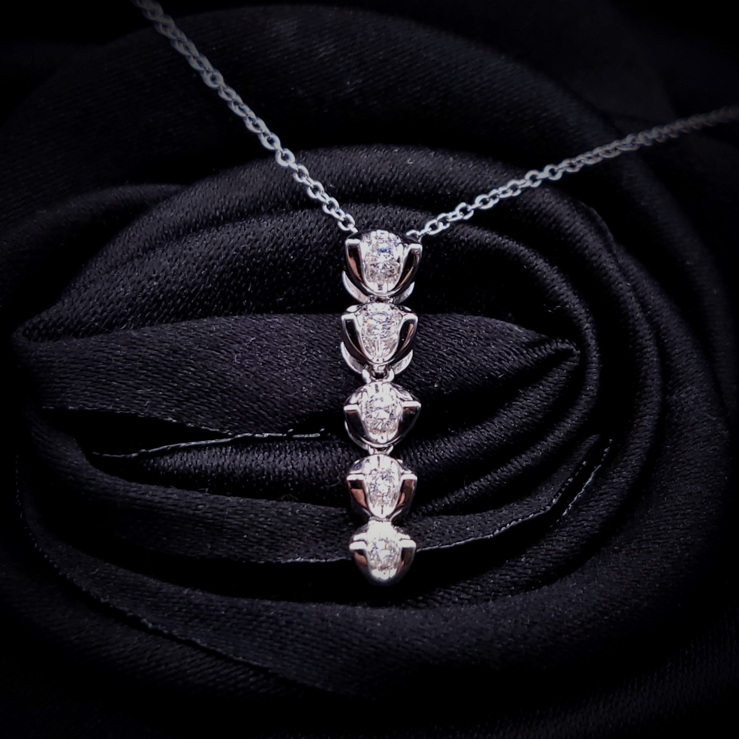 全新18K白金16份鑽石吊墜