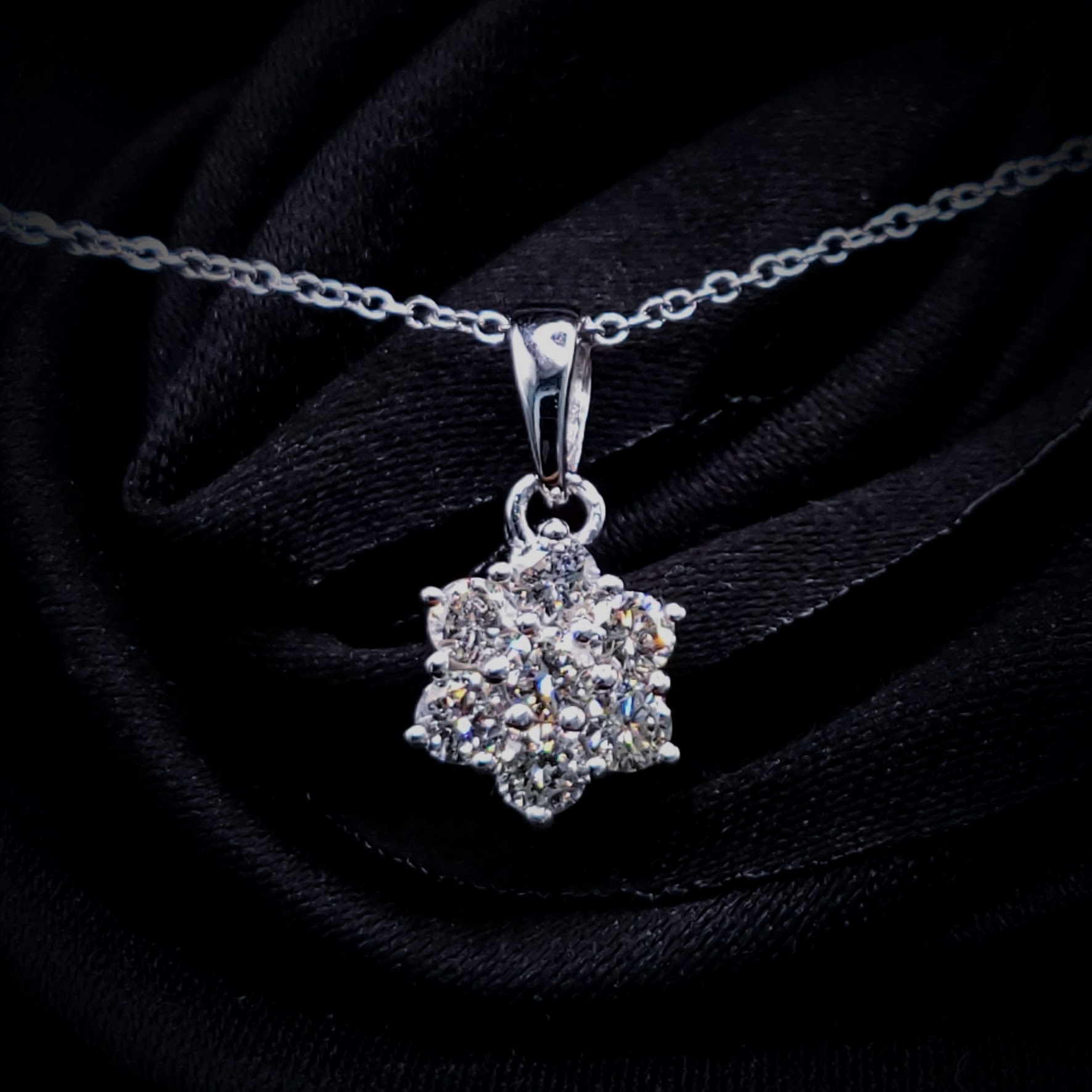 全新18K白金44份鑽石吊墜