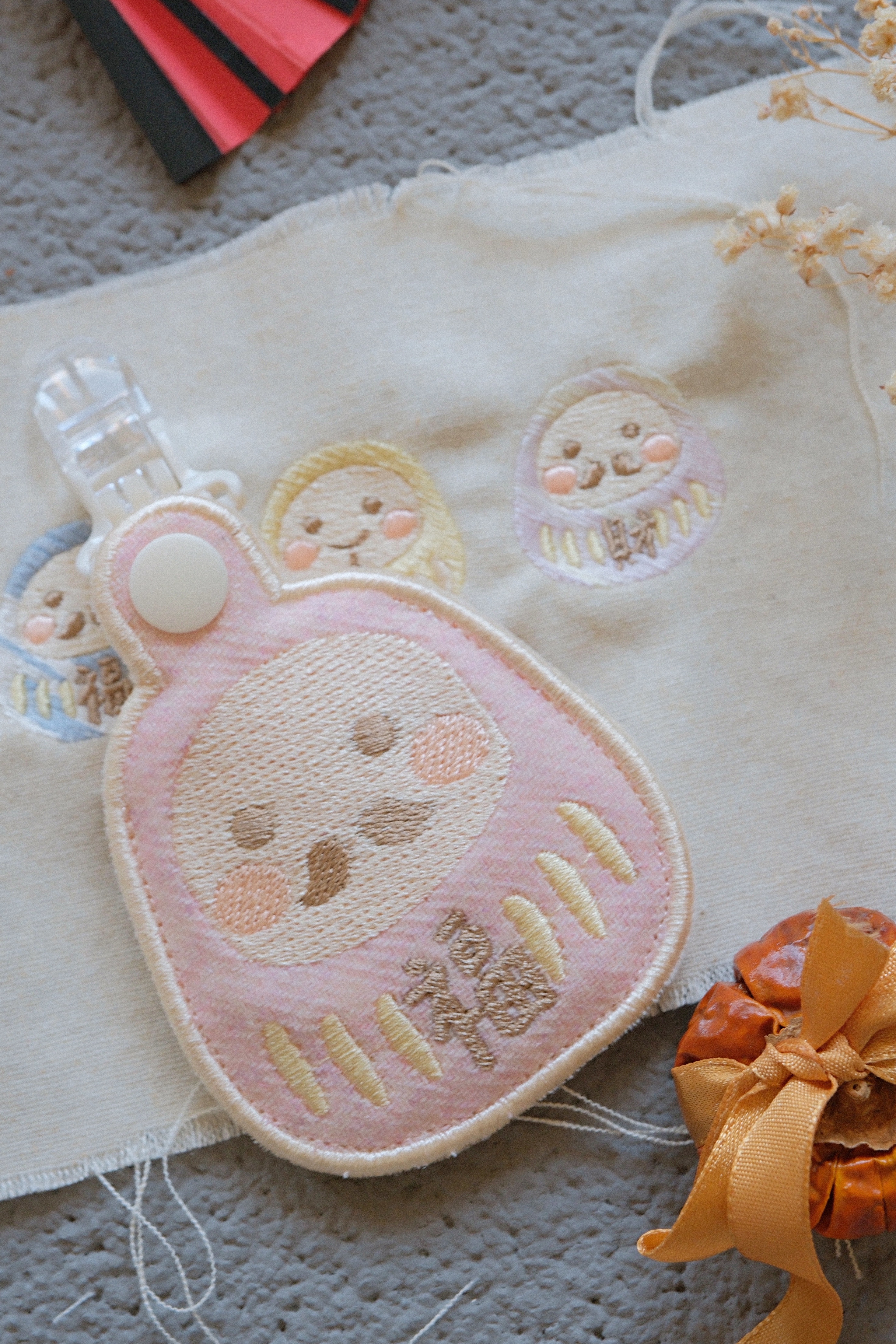 Hi Y.P store-刺繡平安符袋-獨家設計-達摩 ( 粉 )