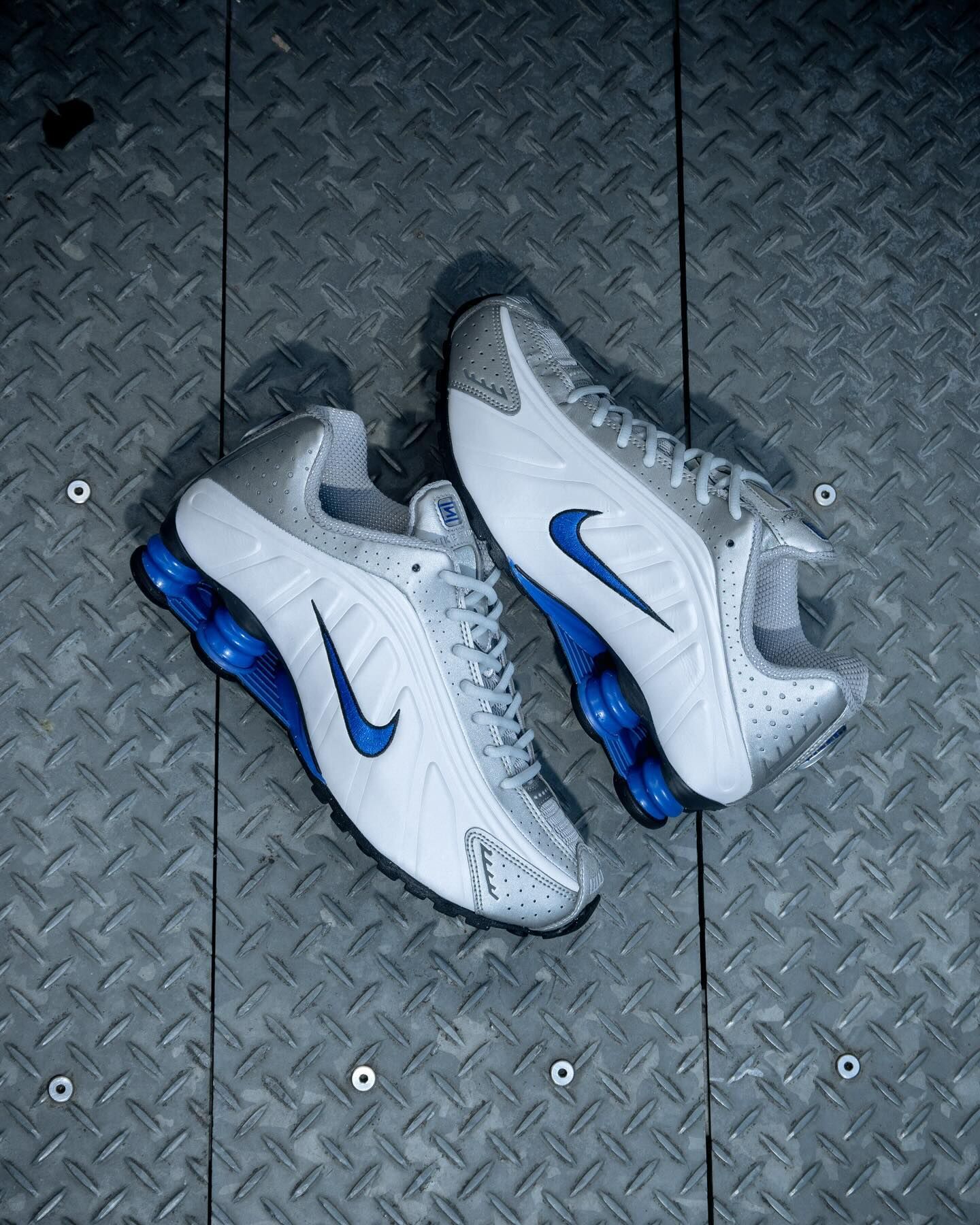 iSNEAKERS｜Nike Shox R4 "Orlando" 銀藍 彈簧鞋 HQ1988-100