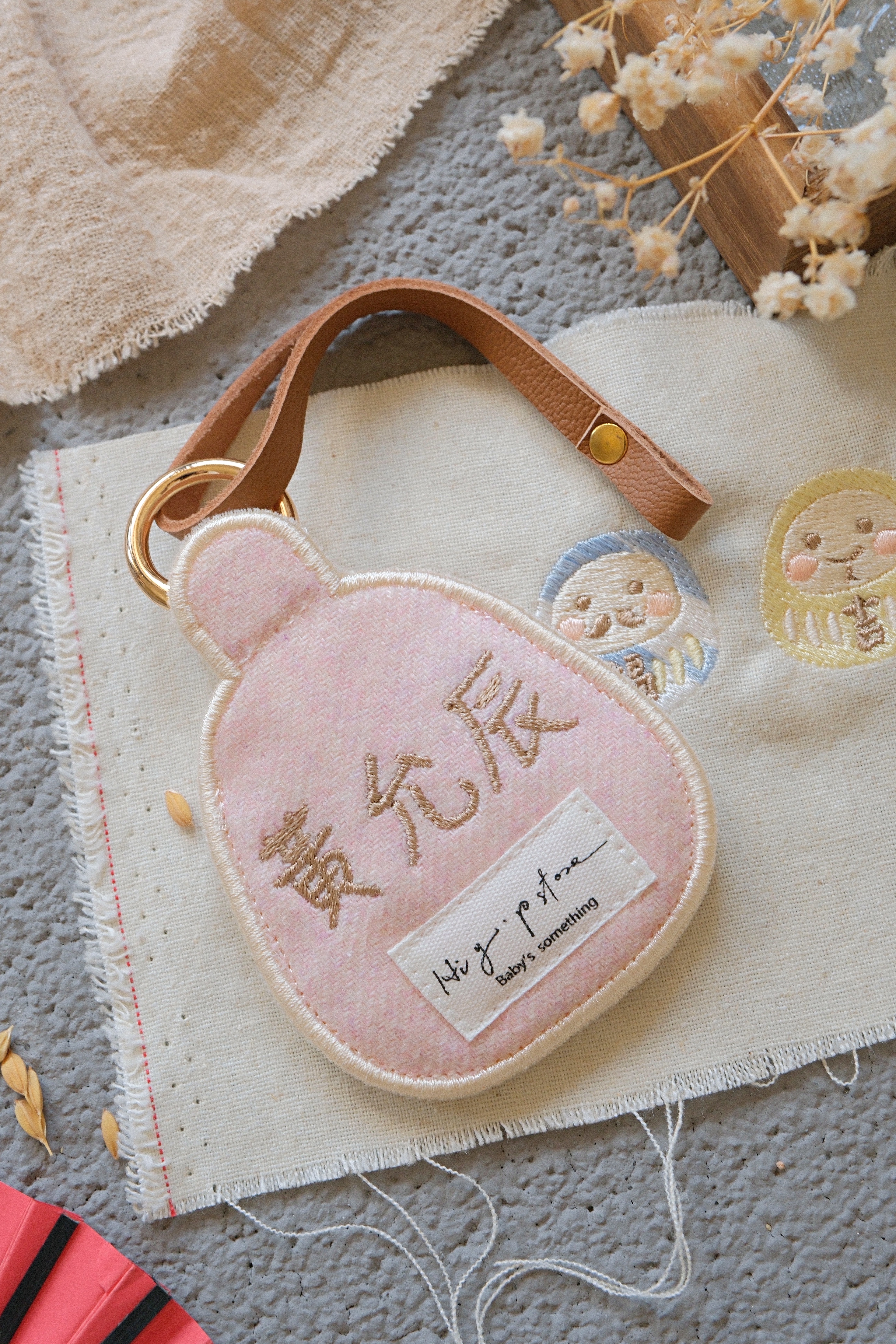 Hi Y.P store-刺繡萬用皮飾-獨家設計-達摩 ( 粉 )