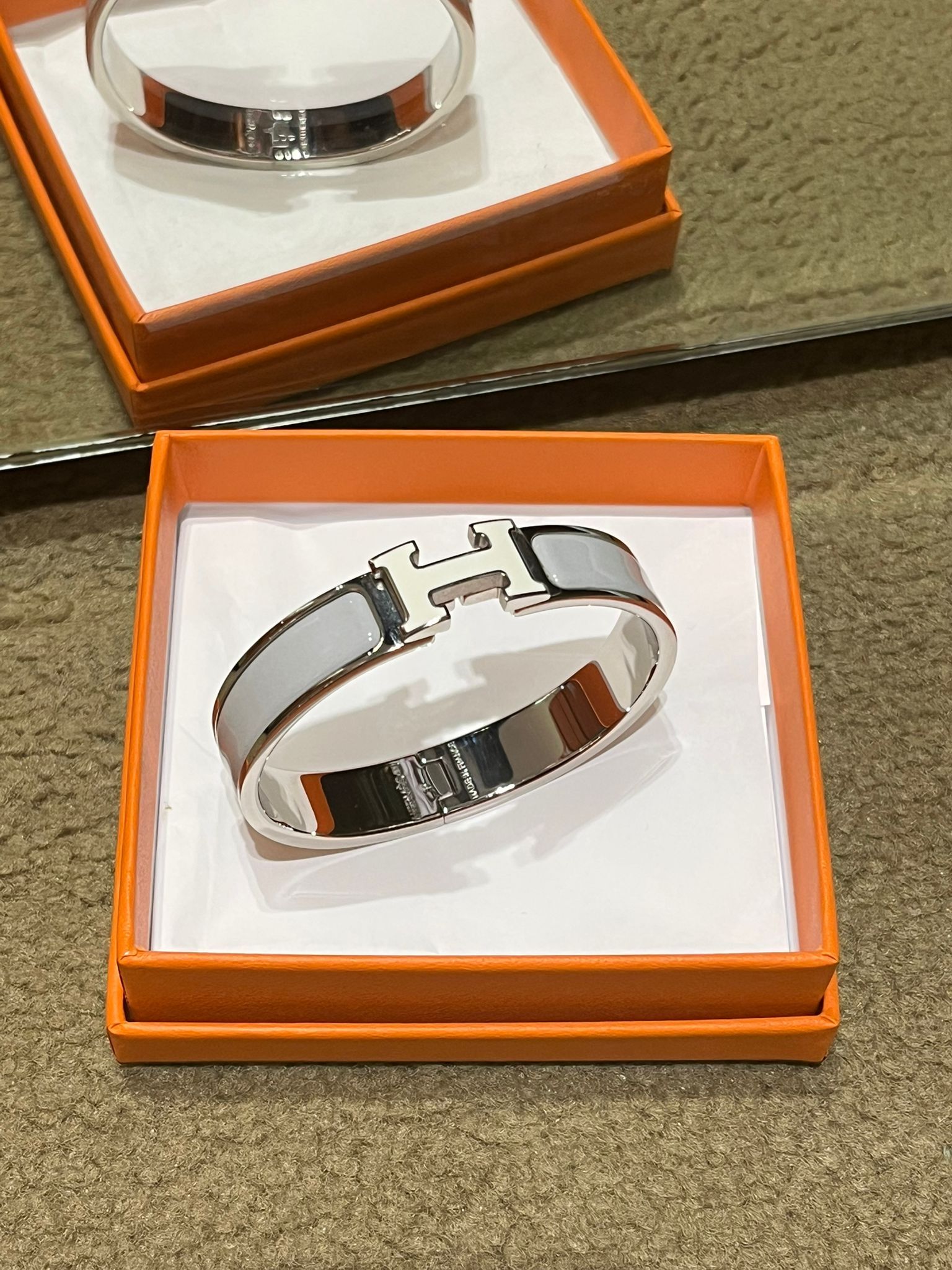 Clic H bracelet pm 灰色琺瑯扣