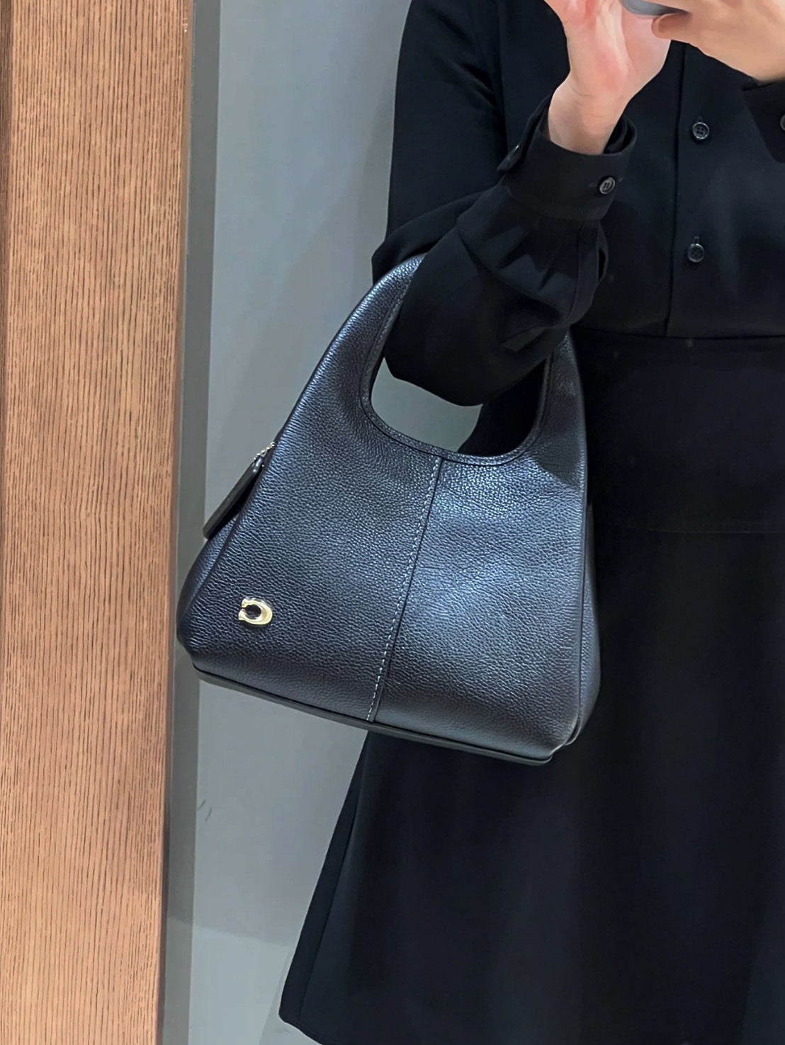 COACH LANA 23 金標菜籃子 中號 黑色