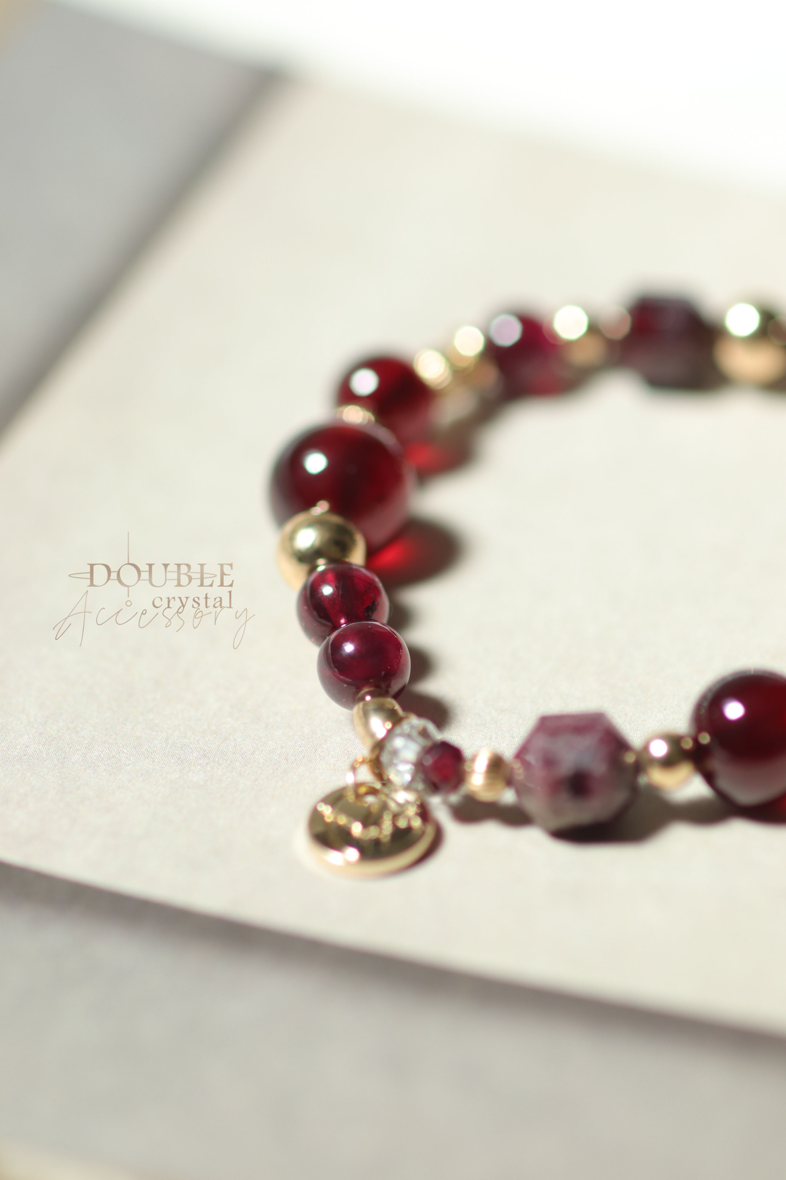 紅酒色的防線：血珀色石榴石．紫牙烏．白水晶