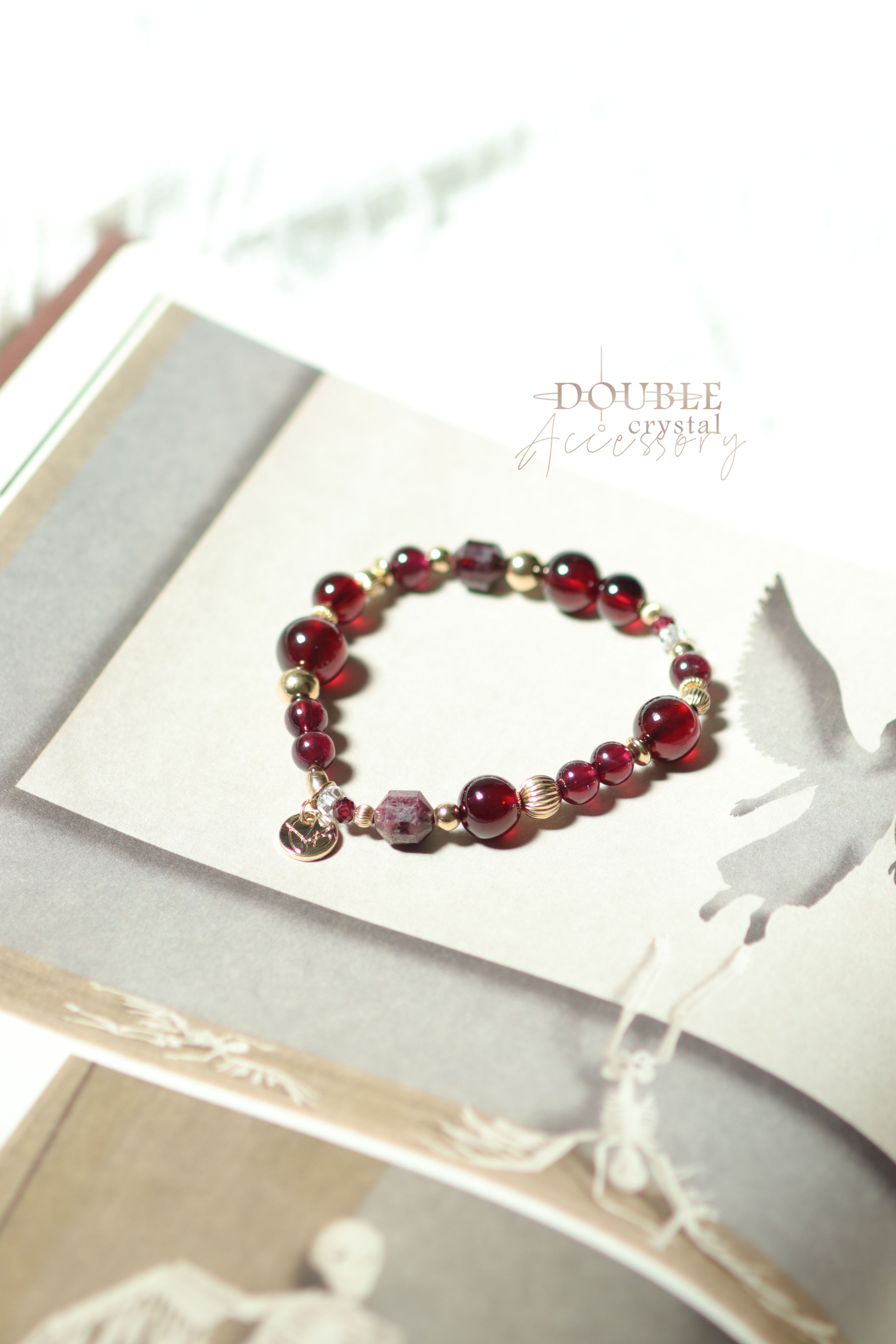 紅酒色的防線：血珀色石榴石．紫牙烏．白水晶