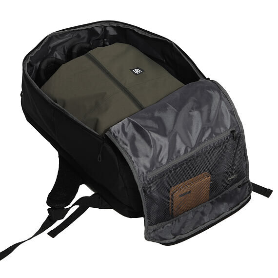 VAGRANT PACK後背包_黑色_大空間展示