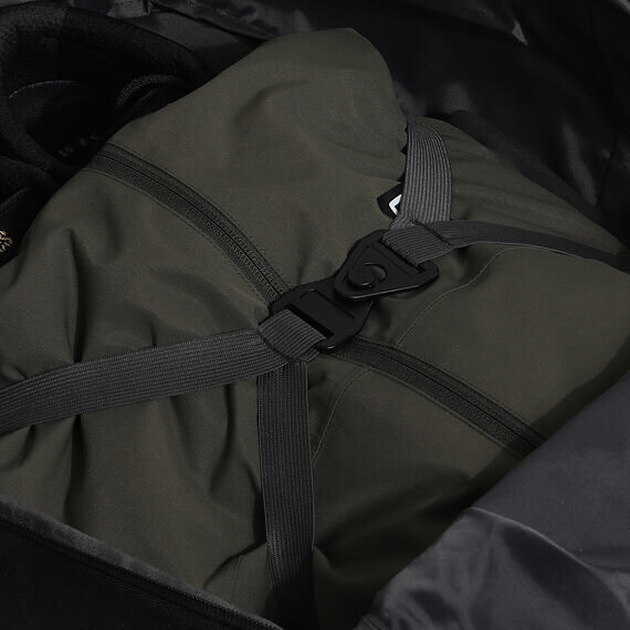 VAGRANT PACK後背包_黑色_側面水瓶口帶