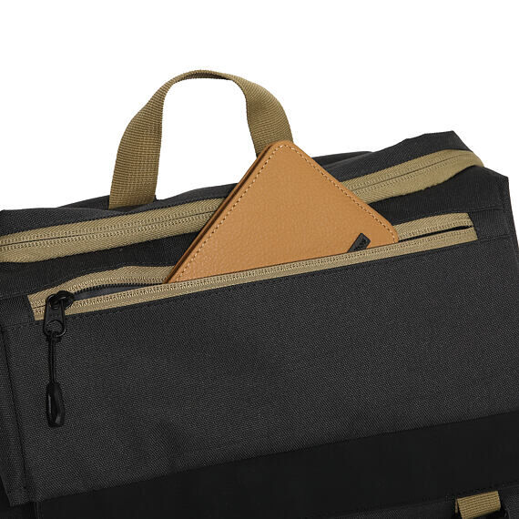 SHIFT BACKPACK後背包_灰色_上蓋拉鏈袋